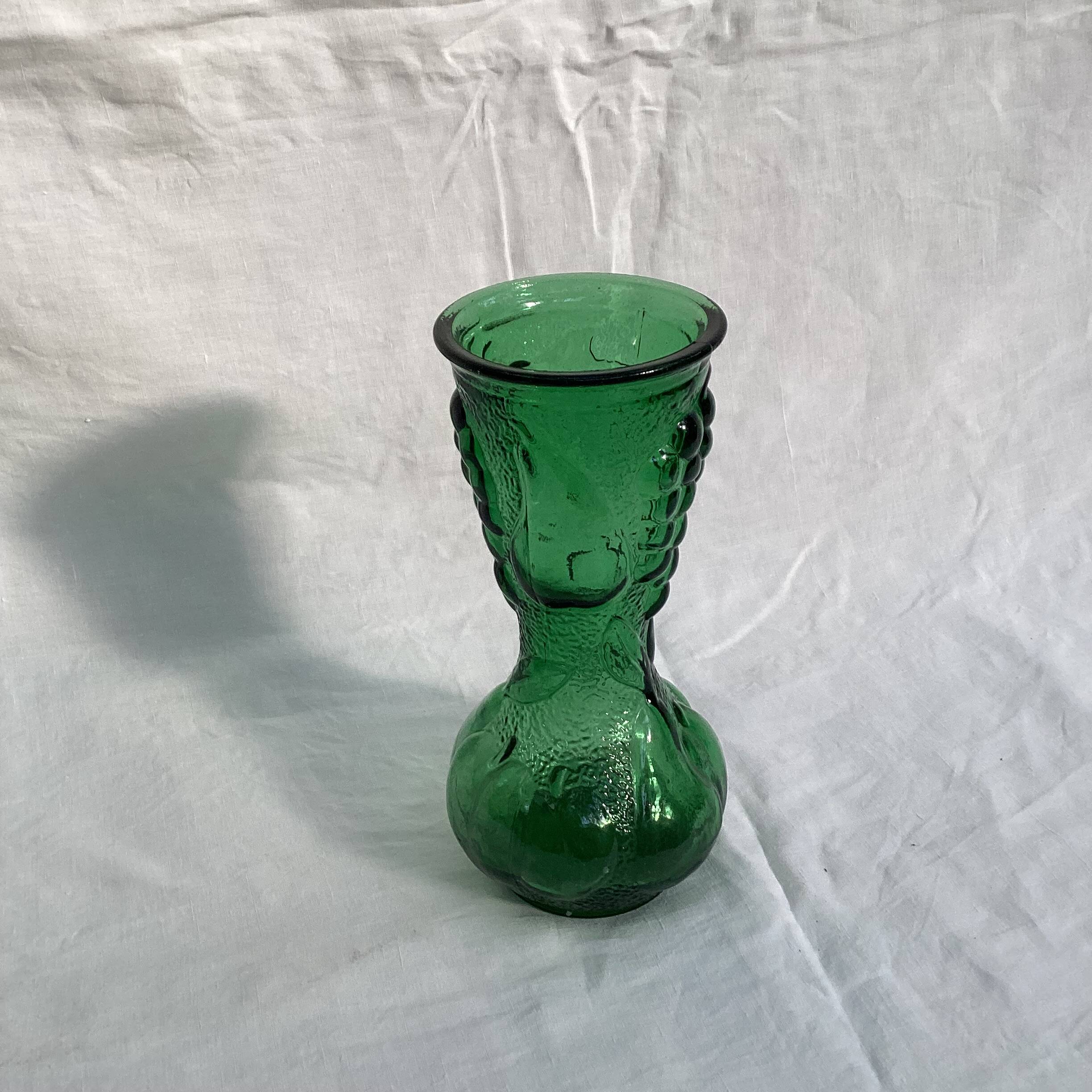 Italian vase in green glass, dimensions: height -25.5 cm - diameter -11 cm -