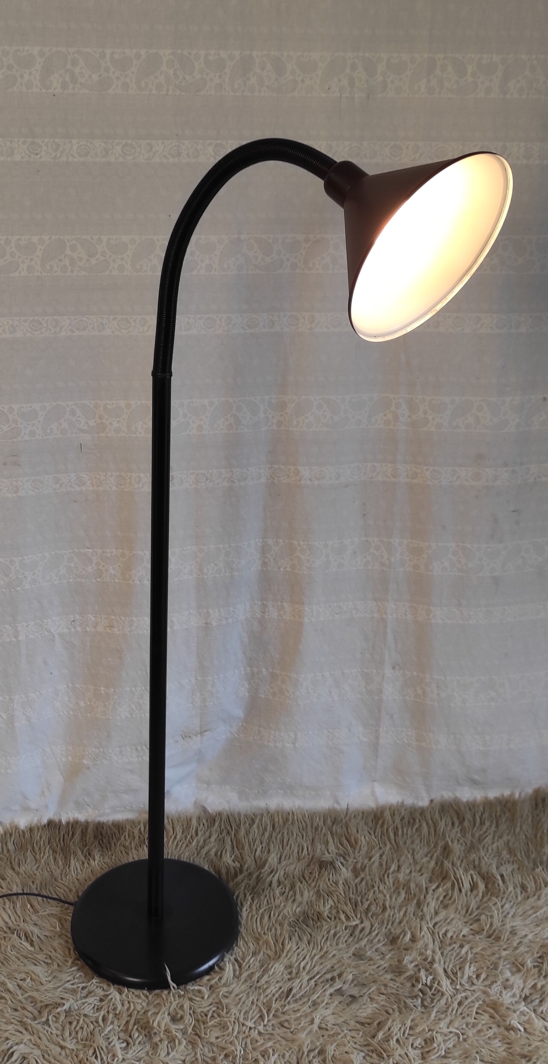 Articulated black metal floor lamp/e-reader – 70s/80s