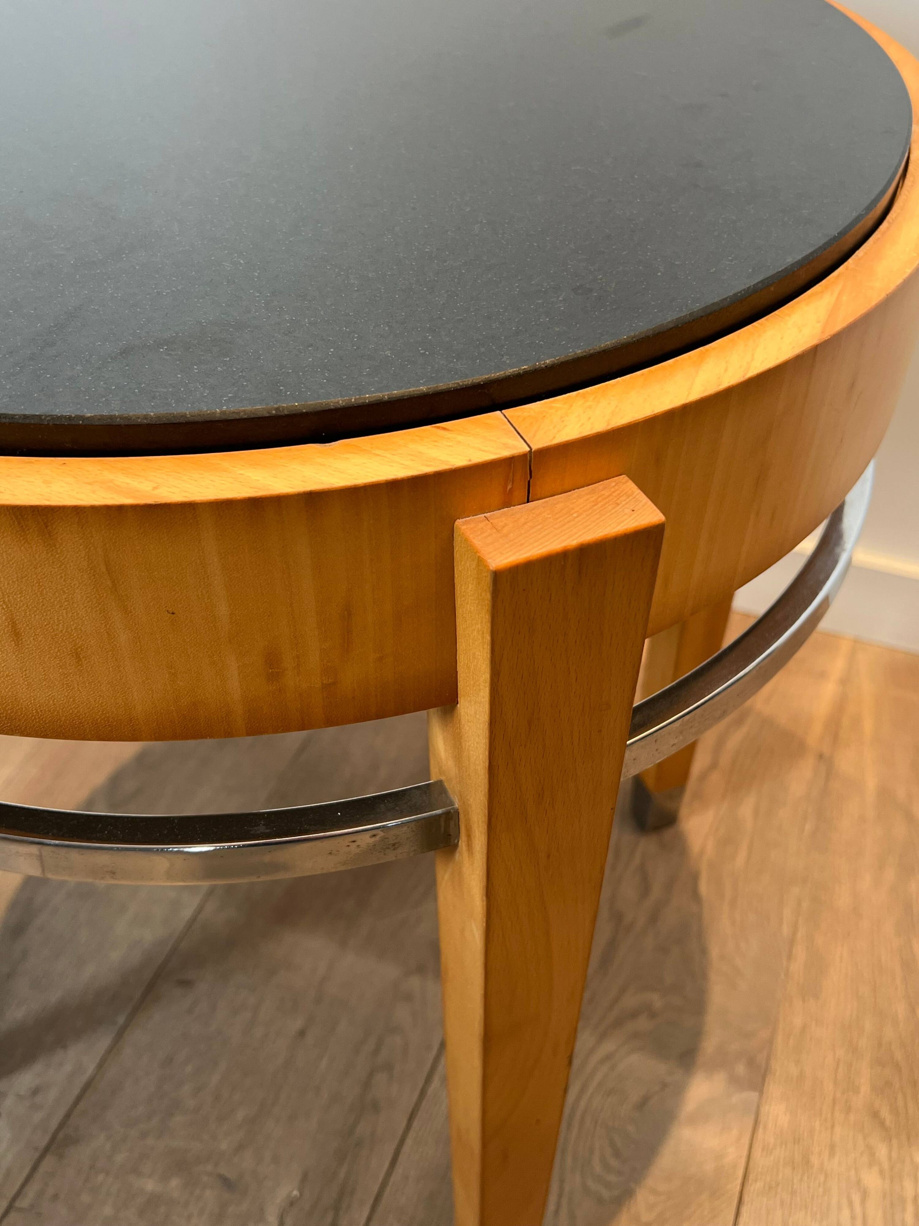 Pedestal table in sycamore veneer, chrome and marble top