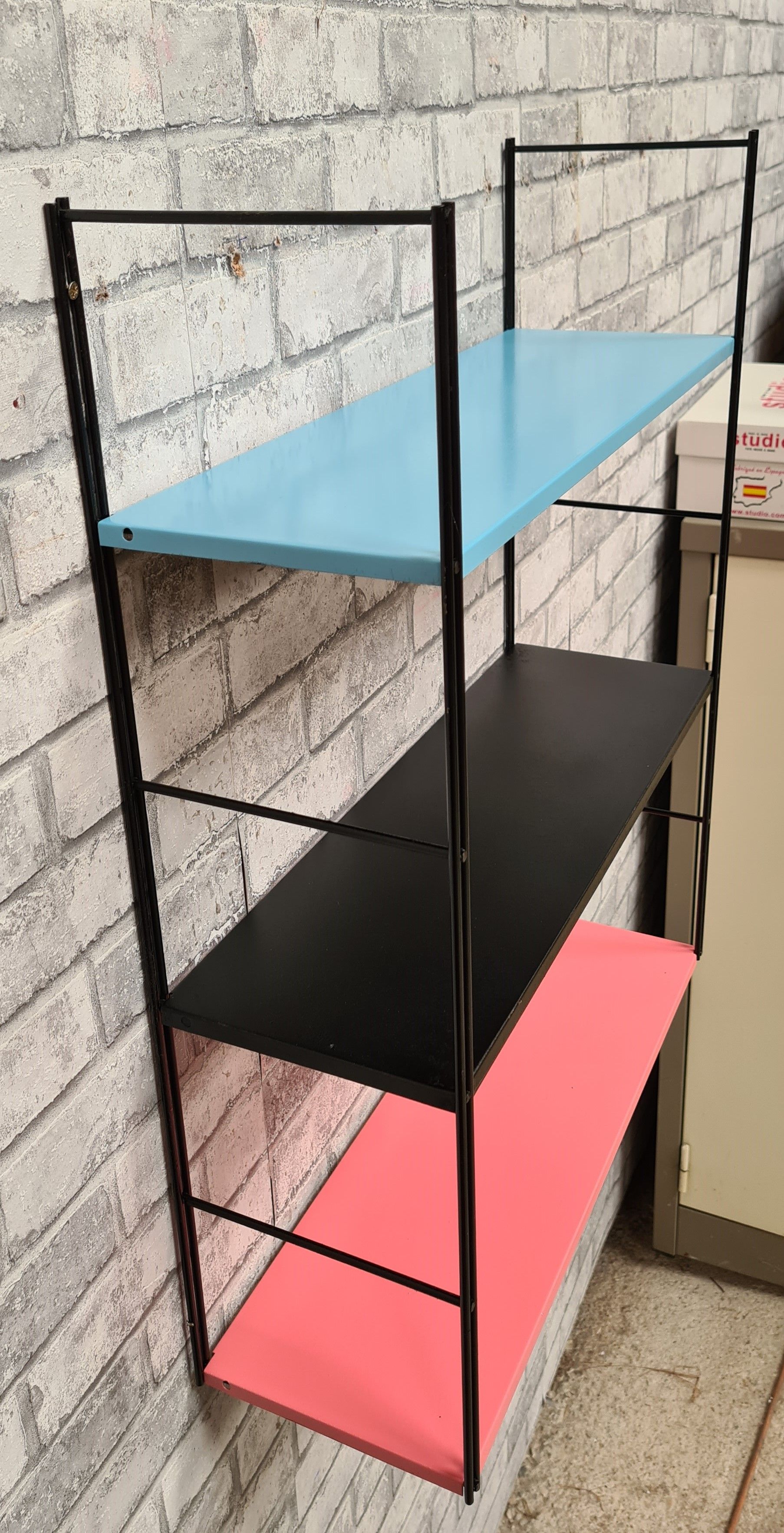 Vintage string steel floor 1960 blue pink black, 47x60x18 good for its age