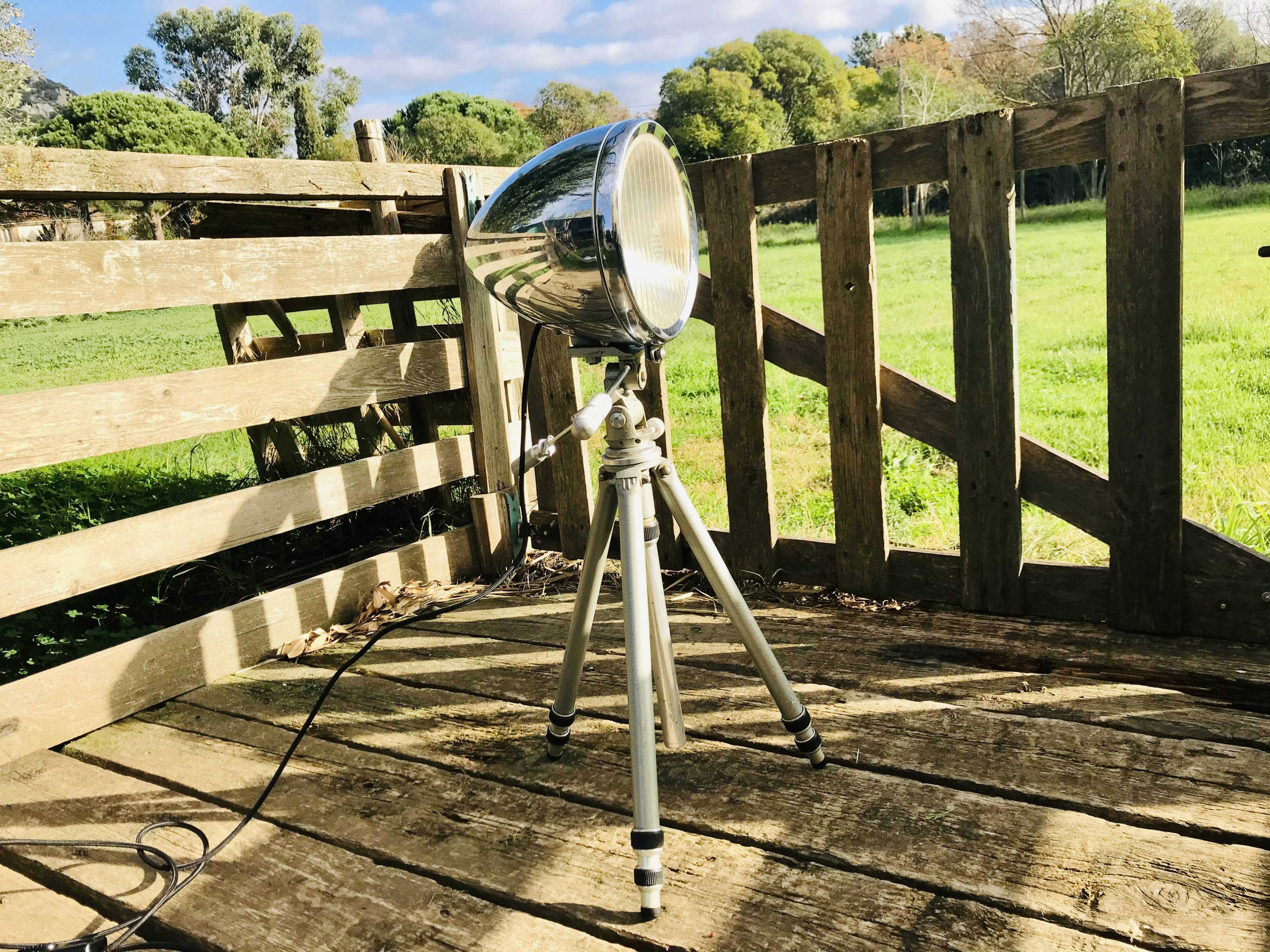 Projecteur tripode industriel