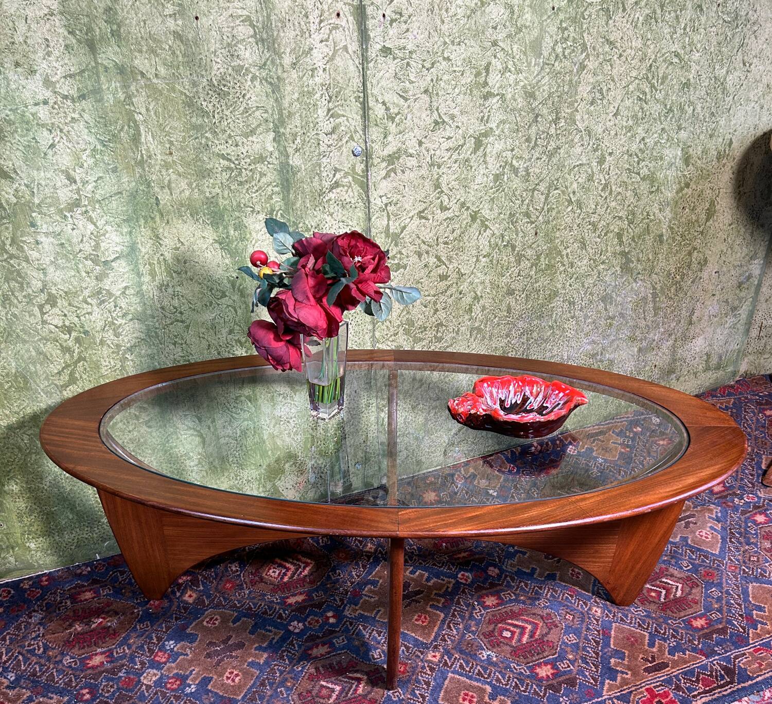 Table basse vintage rétro vintage ovale en teck par GPlan 1960