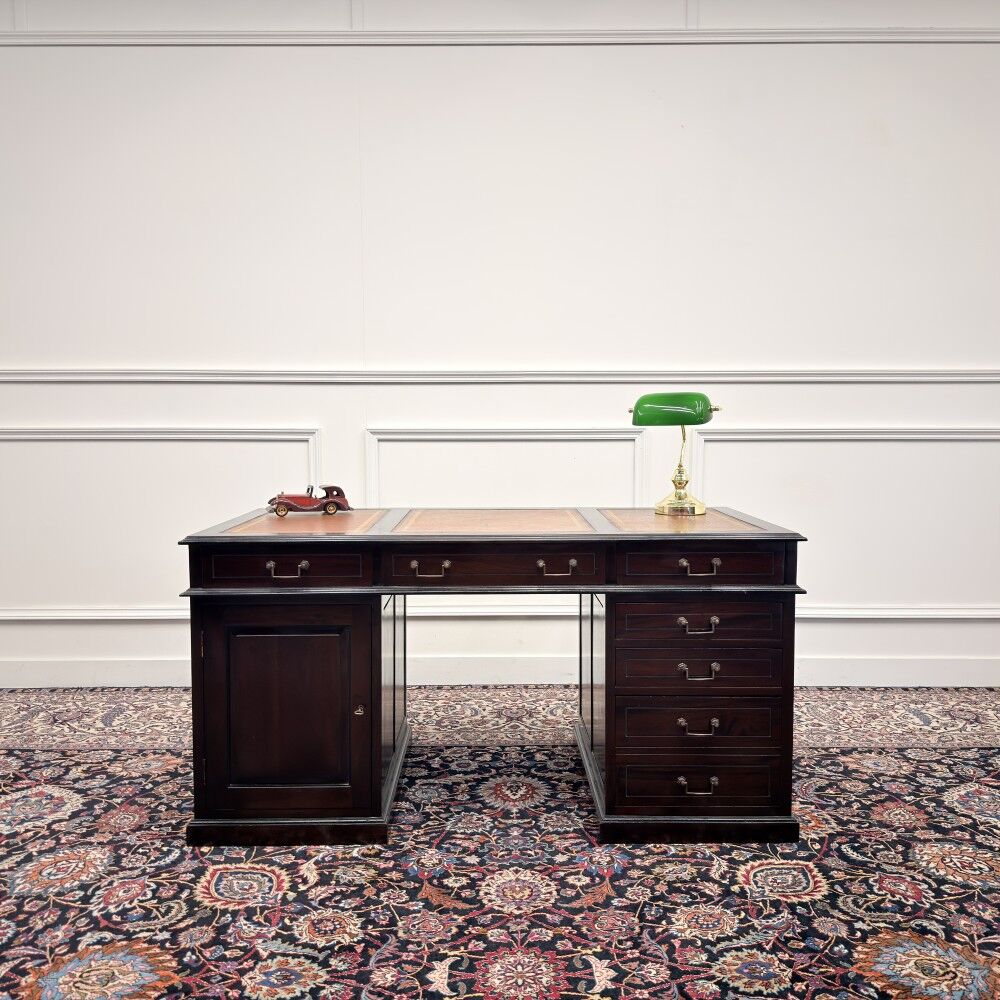 Bureau anglais classique avec incrustation en cuir