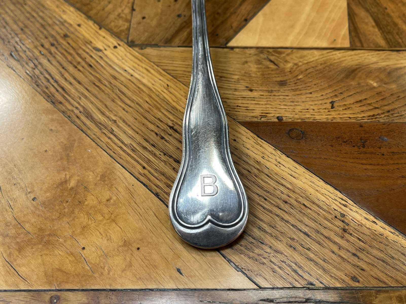 Christofle brand ladle in silver metal - Letter B on the back.