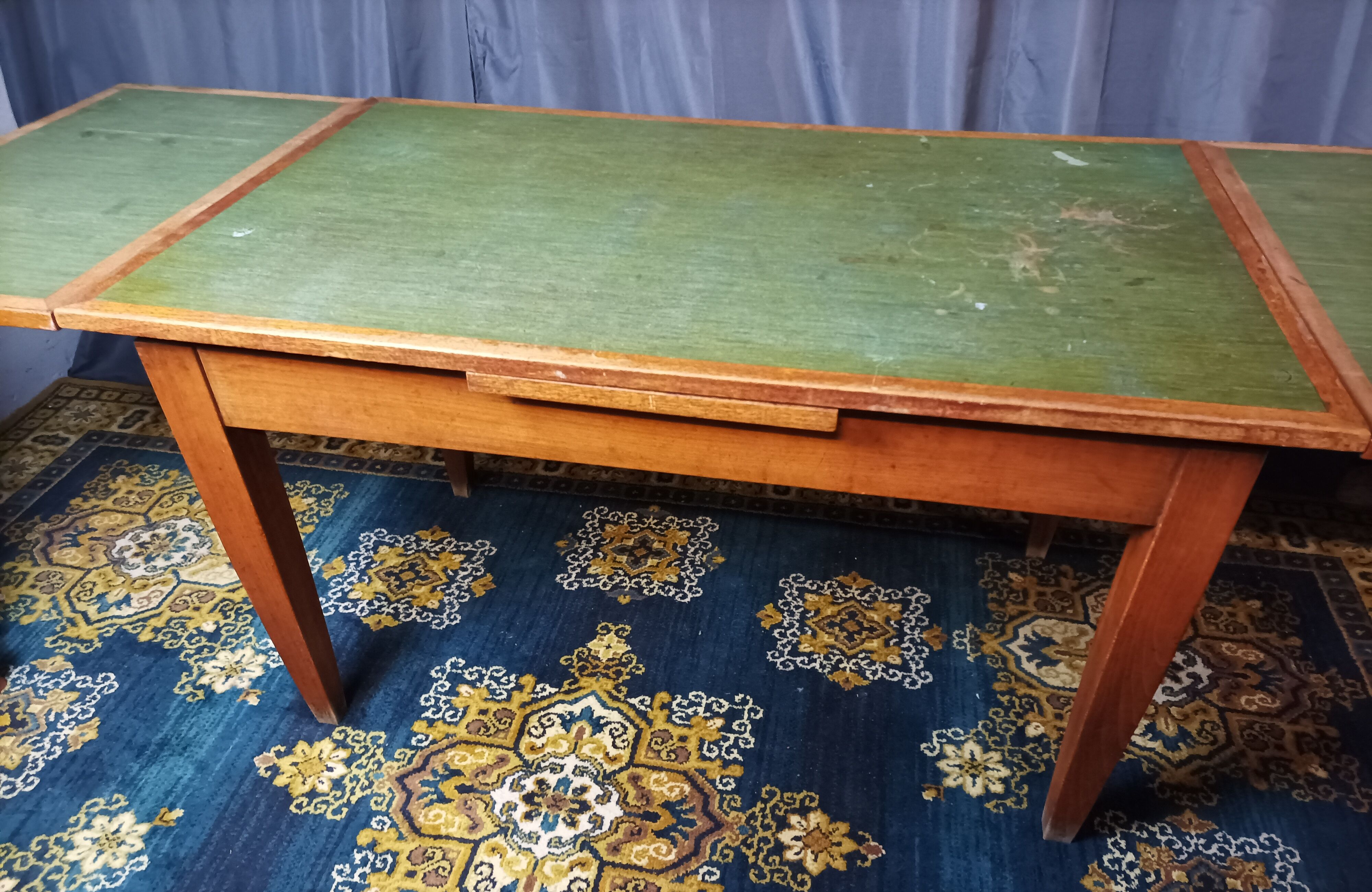 Vintage oak extendable table