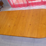 Extendable dining table