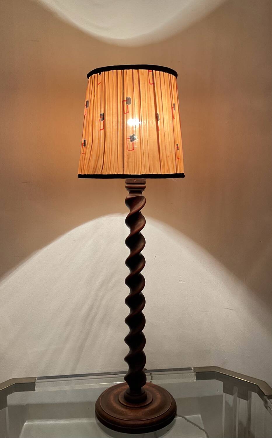 Vintage lamp in turned wood and silk