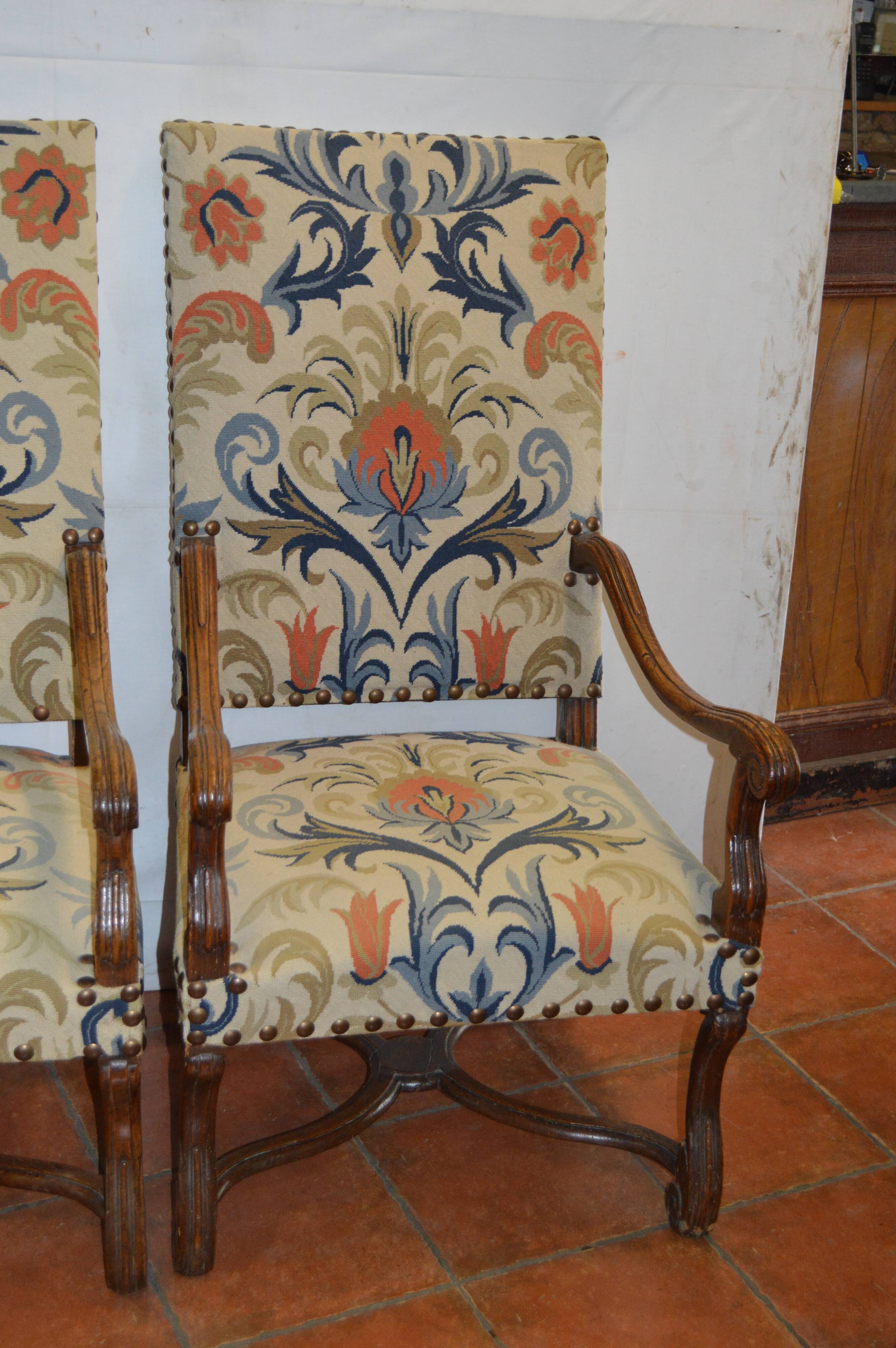 Paire de fauteuils style Louis XIV