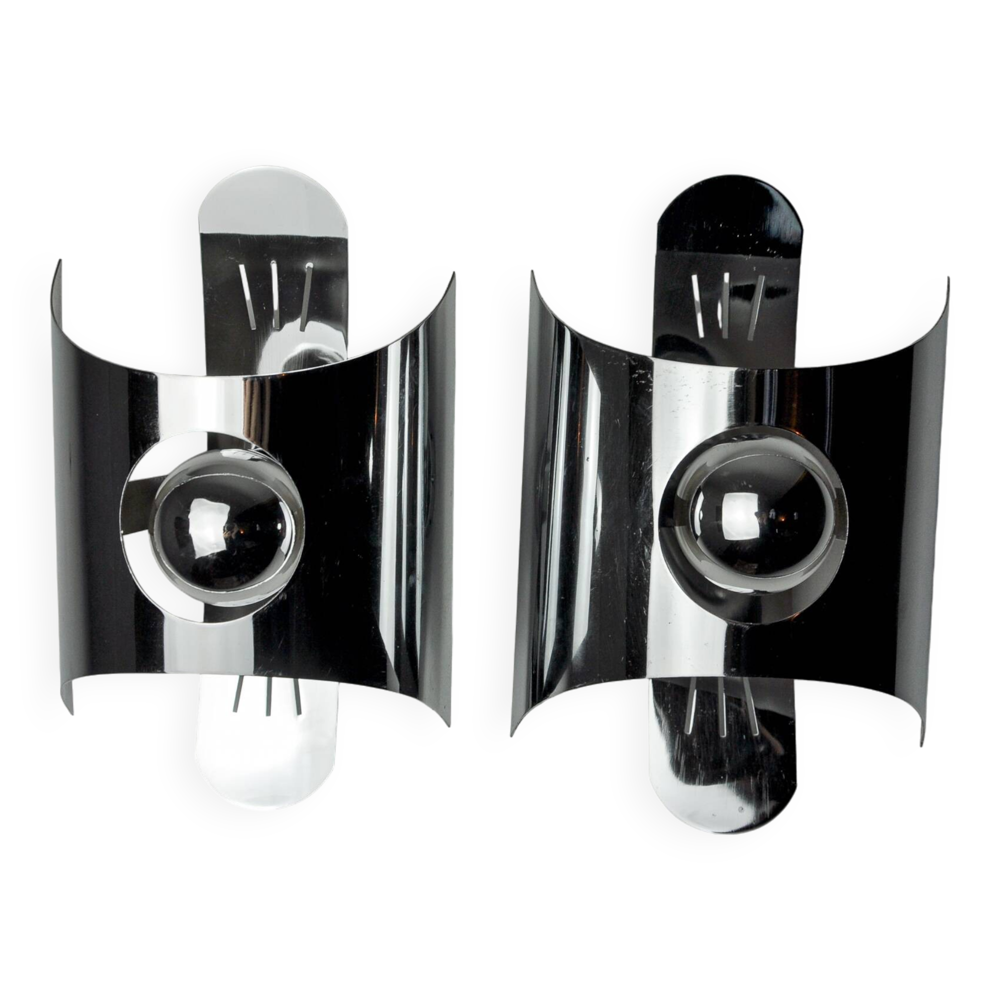 Pair of space age wall lights, chromed metal, Italy, 1970