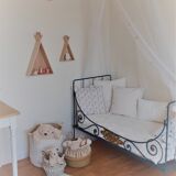 Wrought iron child bench bed