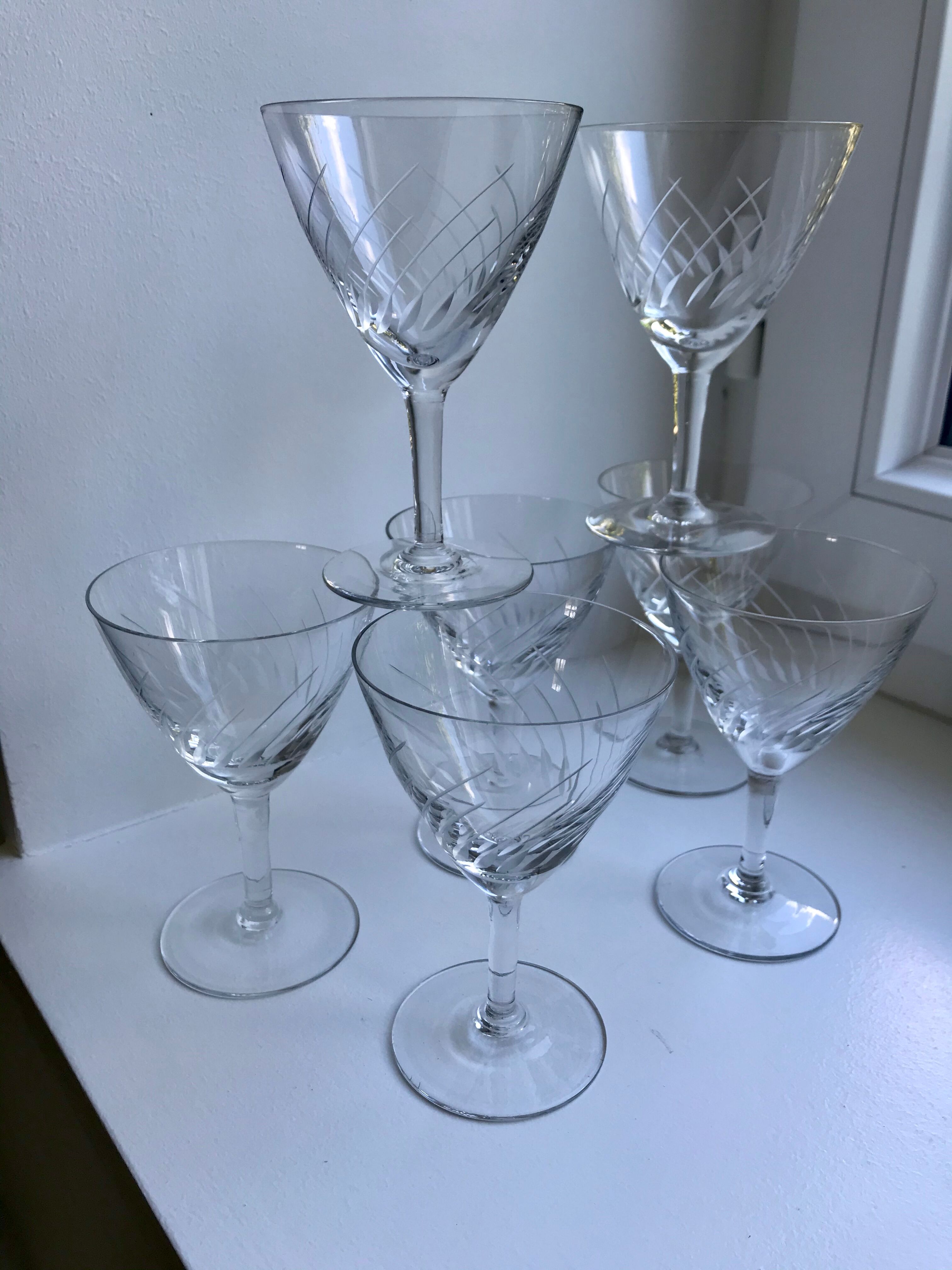 Lot de 7 verres à vin en cristal gravé années 50