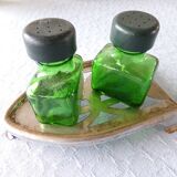 Pots en verre vert sel/poivre sur socle métal