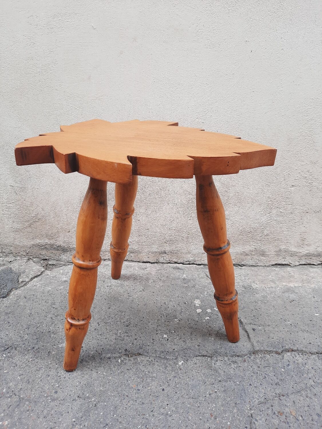 Tripod stool