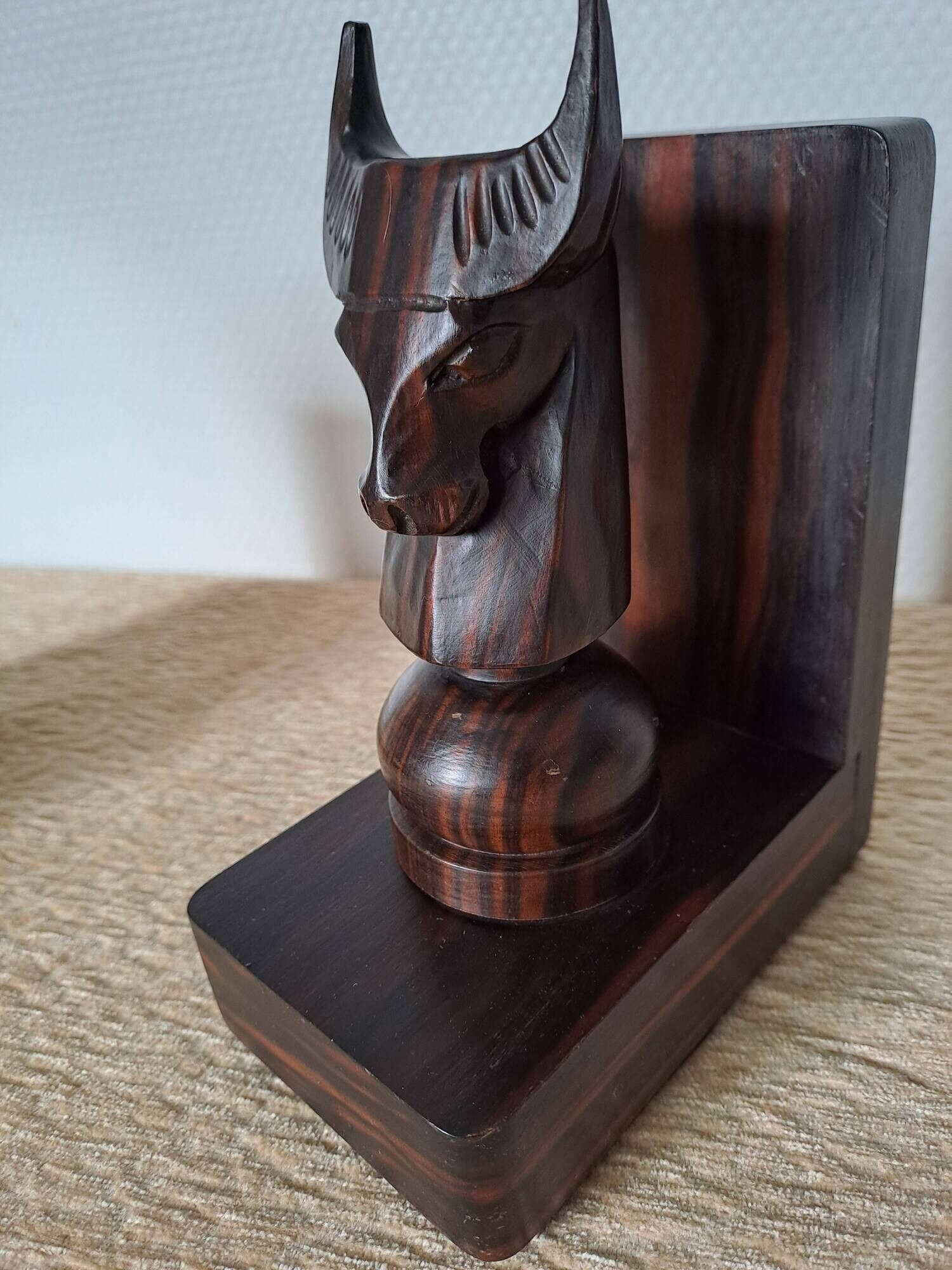 Pair of vintage wooden bookends with stylised horse heads.