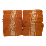 Lot de 12 serviettes de table style basque.
