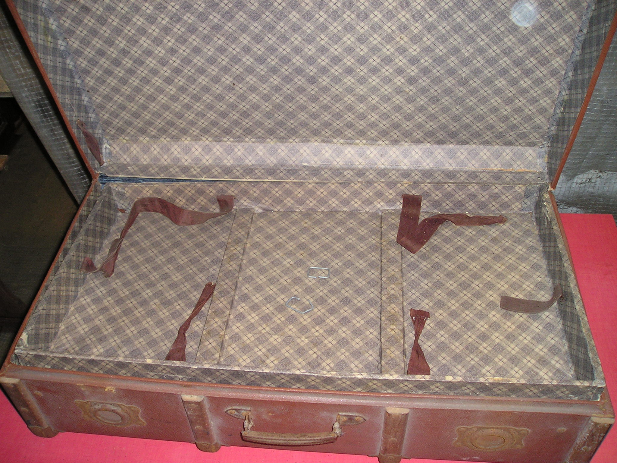 Suitcase old travel trunk to uncommon locks