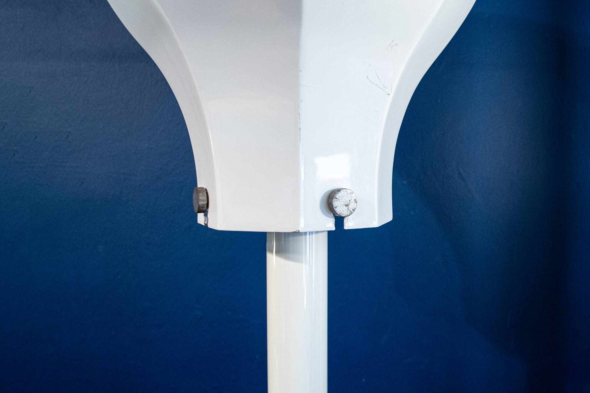 Lampada da terra in metallo smaltato di Pouenat, Francia Anni '70