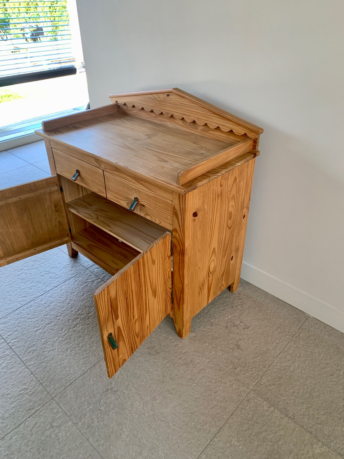 Vintage commode pour chambre de bébé