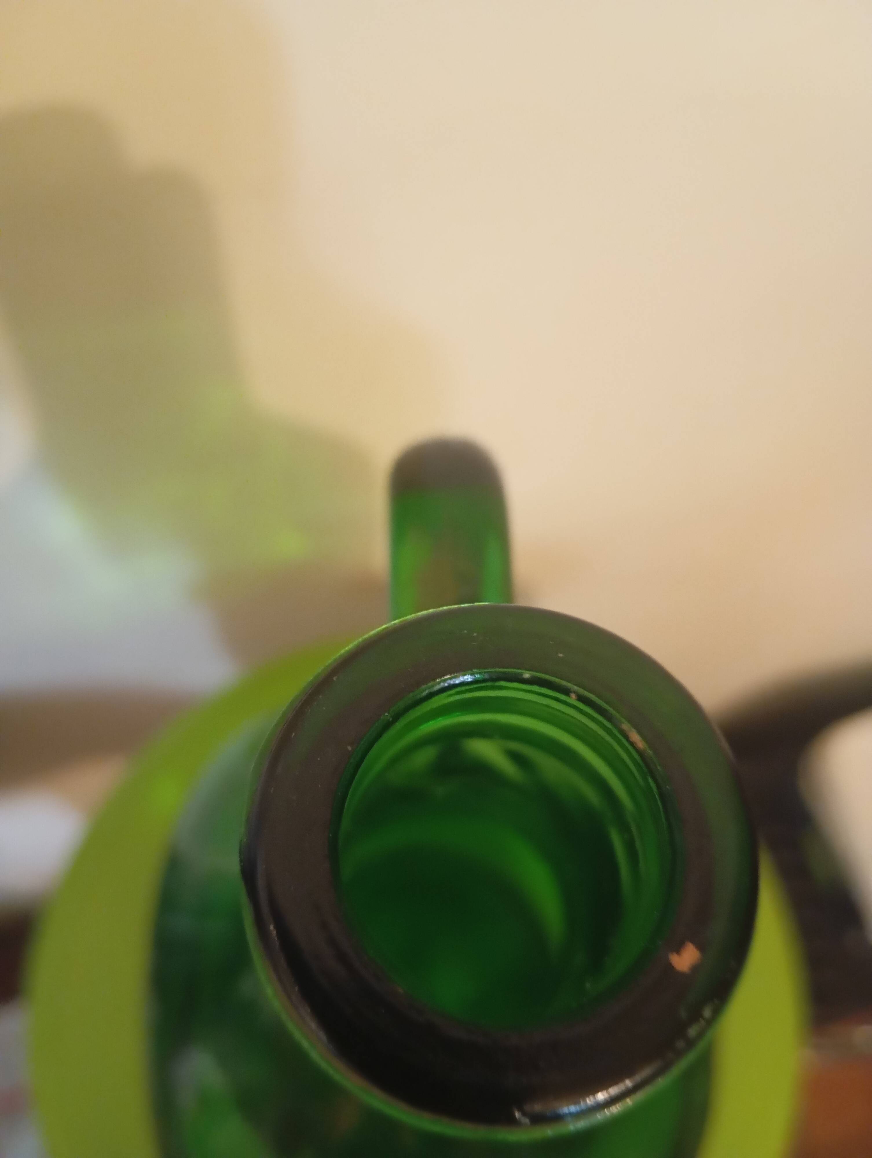 GREEN GLASS CRUCIBLE TYPE DAME JEANNE