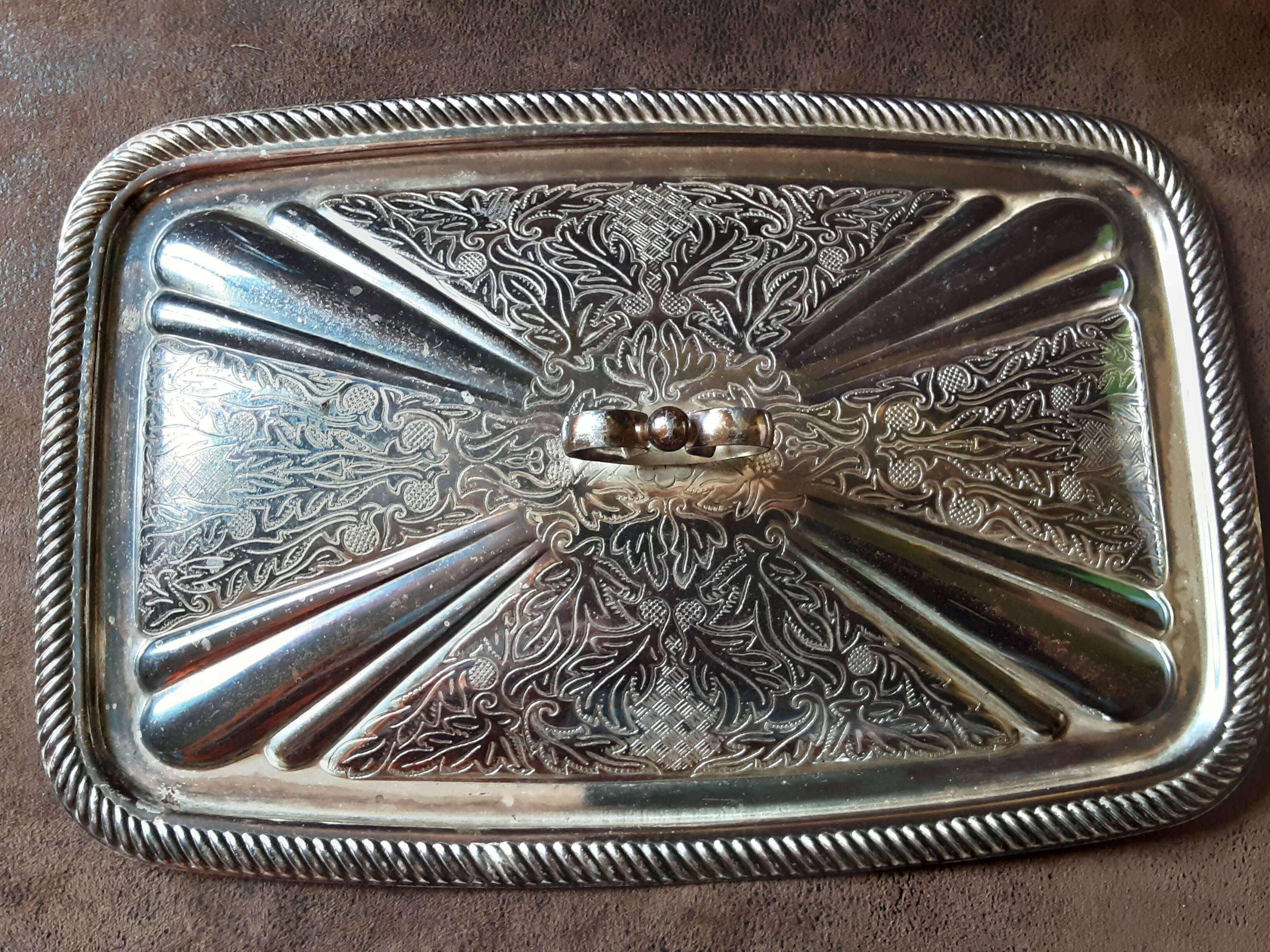 Pyrex dish on metal support