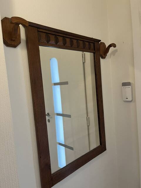 mirror + hooks