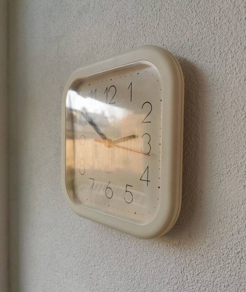 Vintage plastic wall clock Allure, 1980