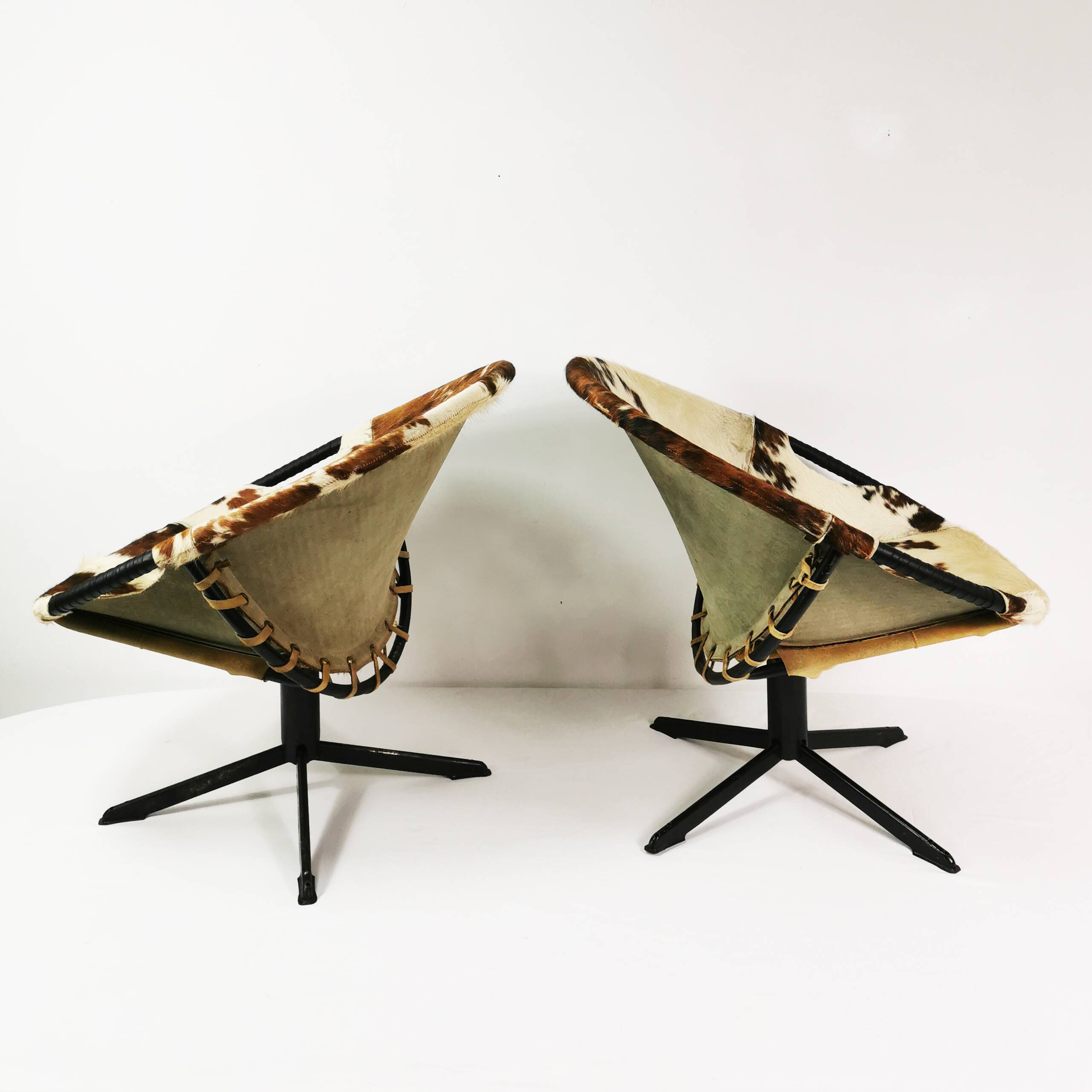 Pair of modernist Balloon armchairs, Germany 1960s.