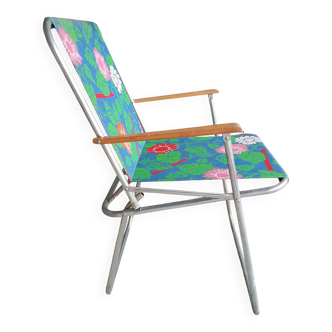 70's folding chairs with armrests