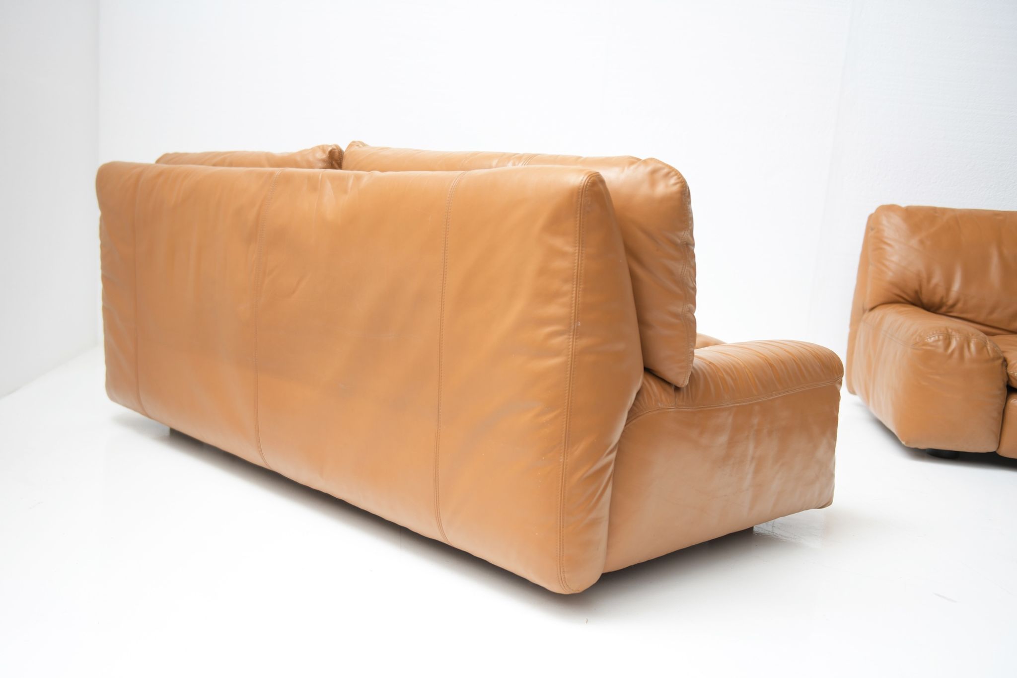 Canapés en cuir cognac Bengodi design Cini Boeri pour Arflex Italie