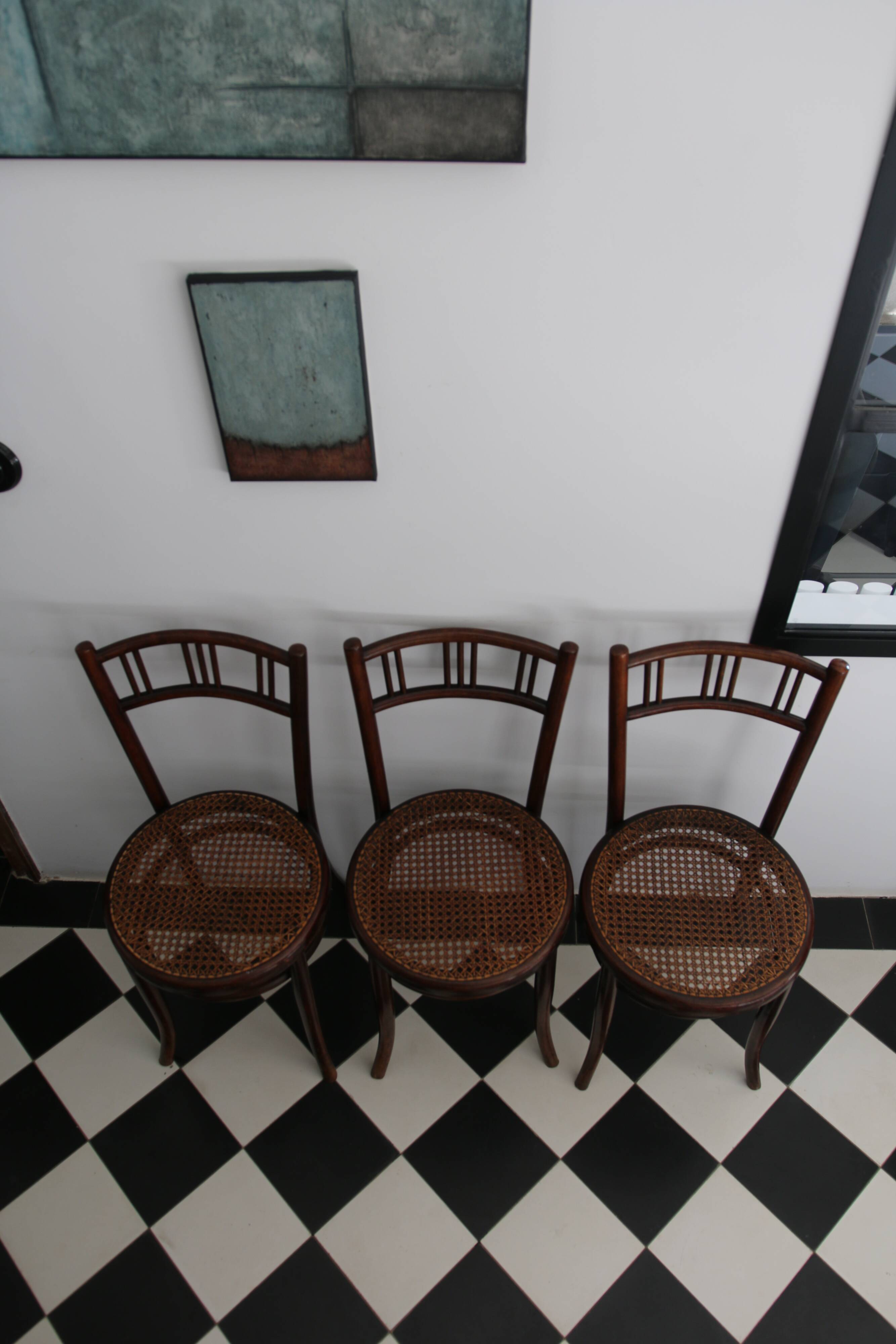 3 chaises bistrot bois courbé, Fischel, fin XIXe - début XXe.