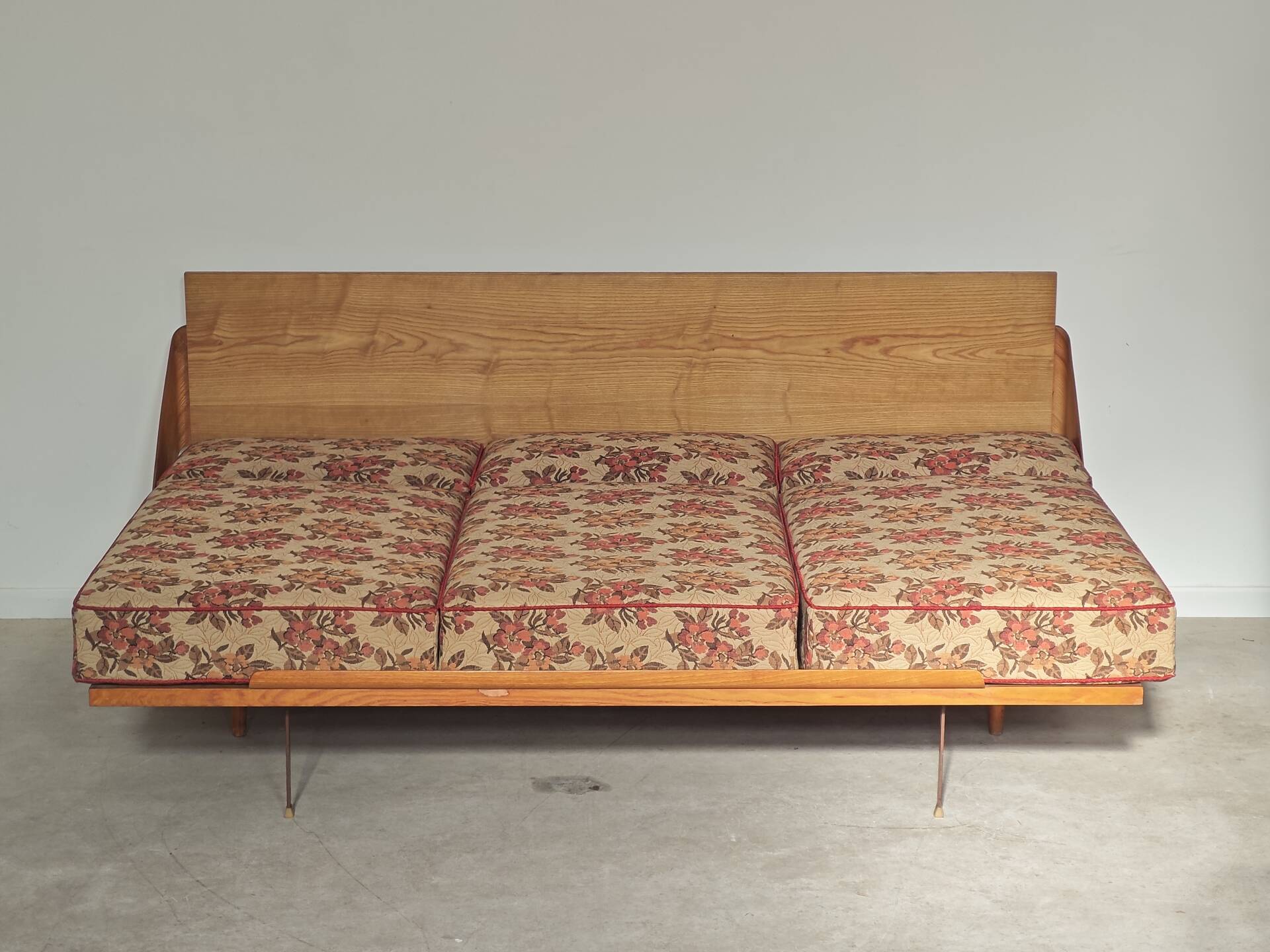 Folding sofa bed Canapé banquette Interier Praha 1960 floral pattern fabric