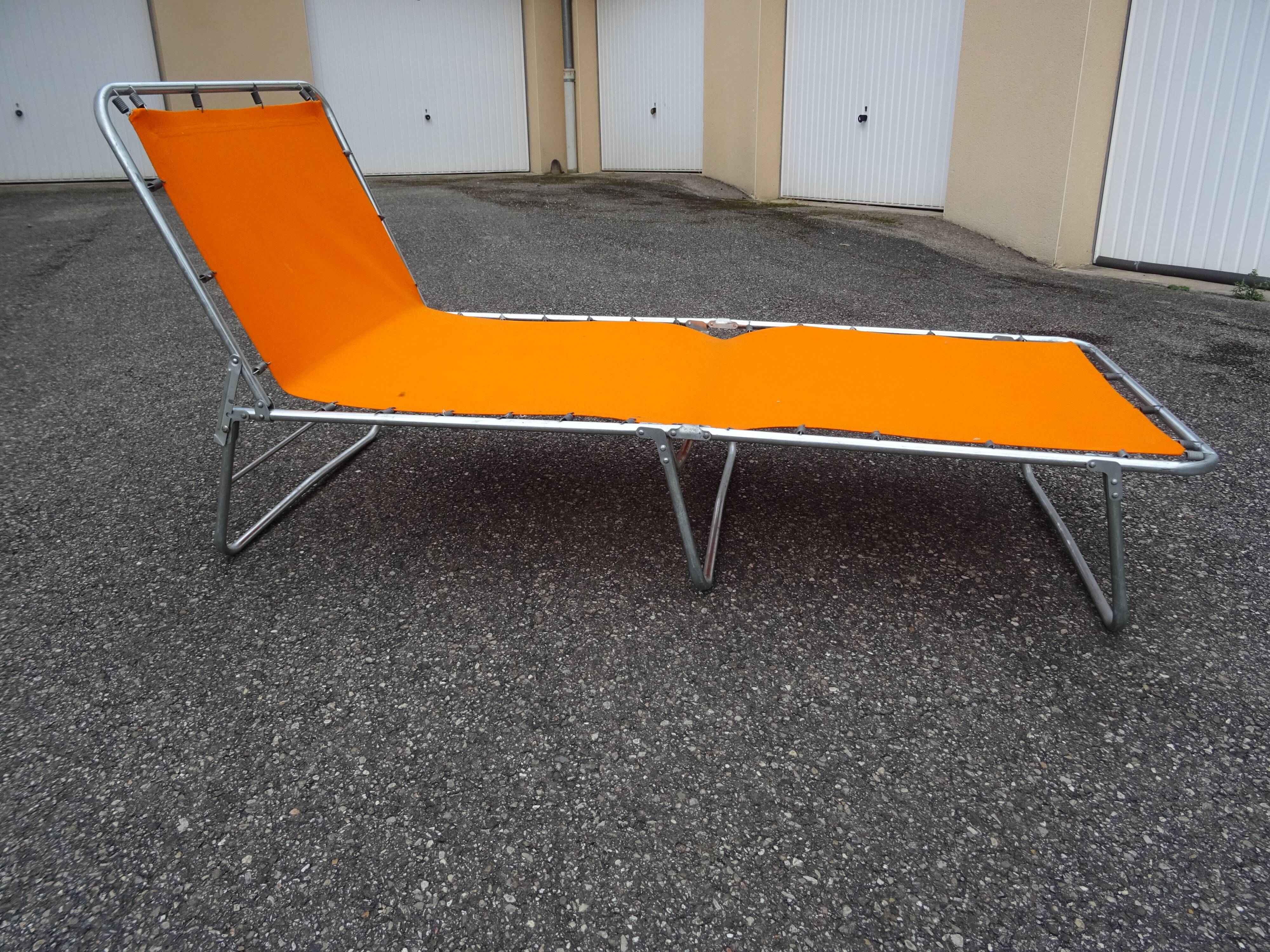 Vintage folding lounge chair