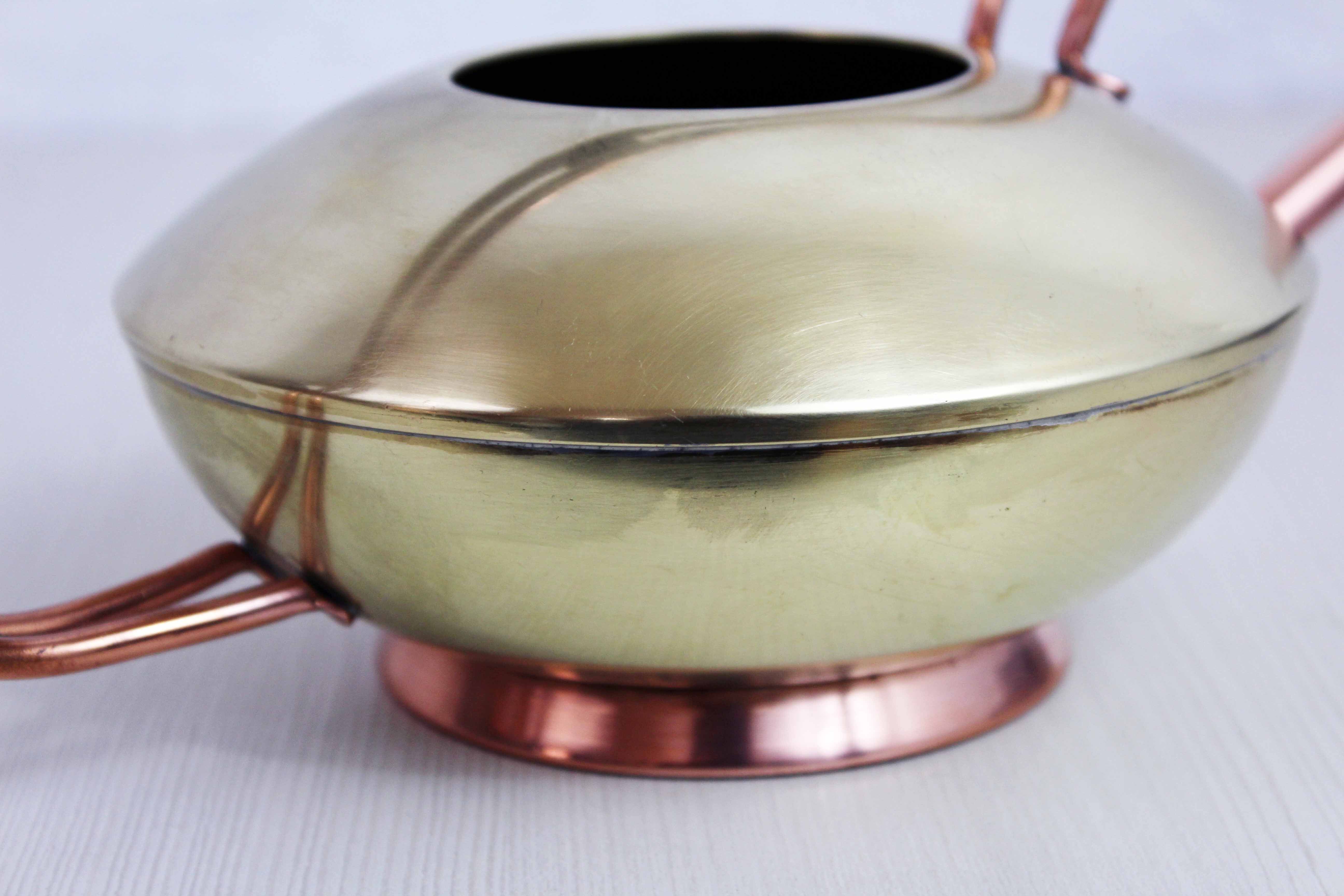 Watering can in brass and copper