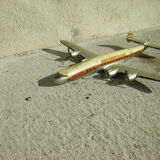 Avion en aluminium ancien