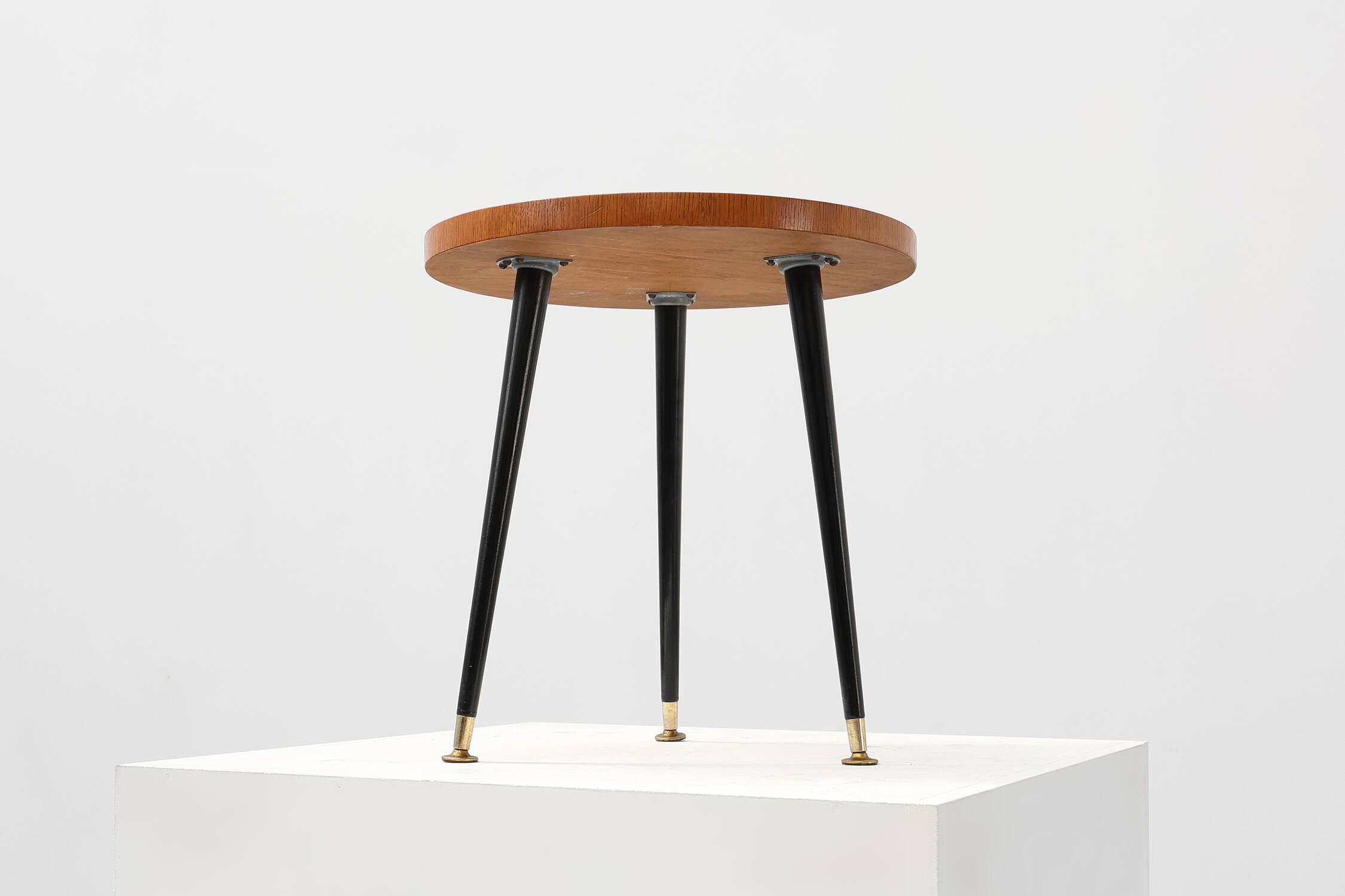 Mid‑Century Tripod Side Table with Black Tapered Legs and Brass Feet, Italy