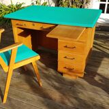 Box desk and its Scandinavian armchair with 50s compass feet