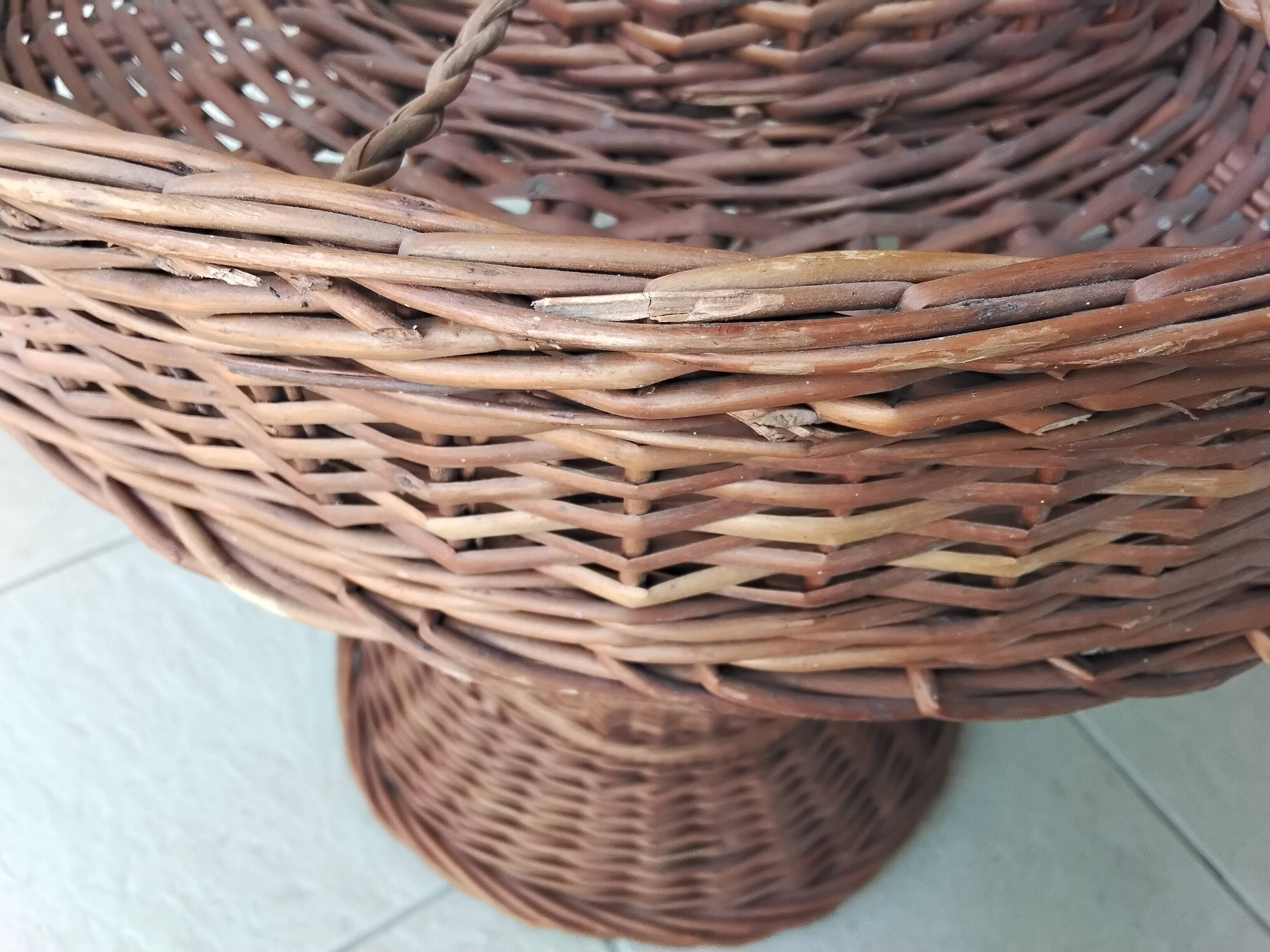 Portable wicker bar