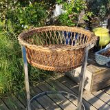 Rattan basket on foot