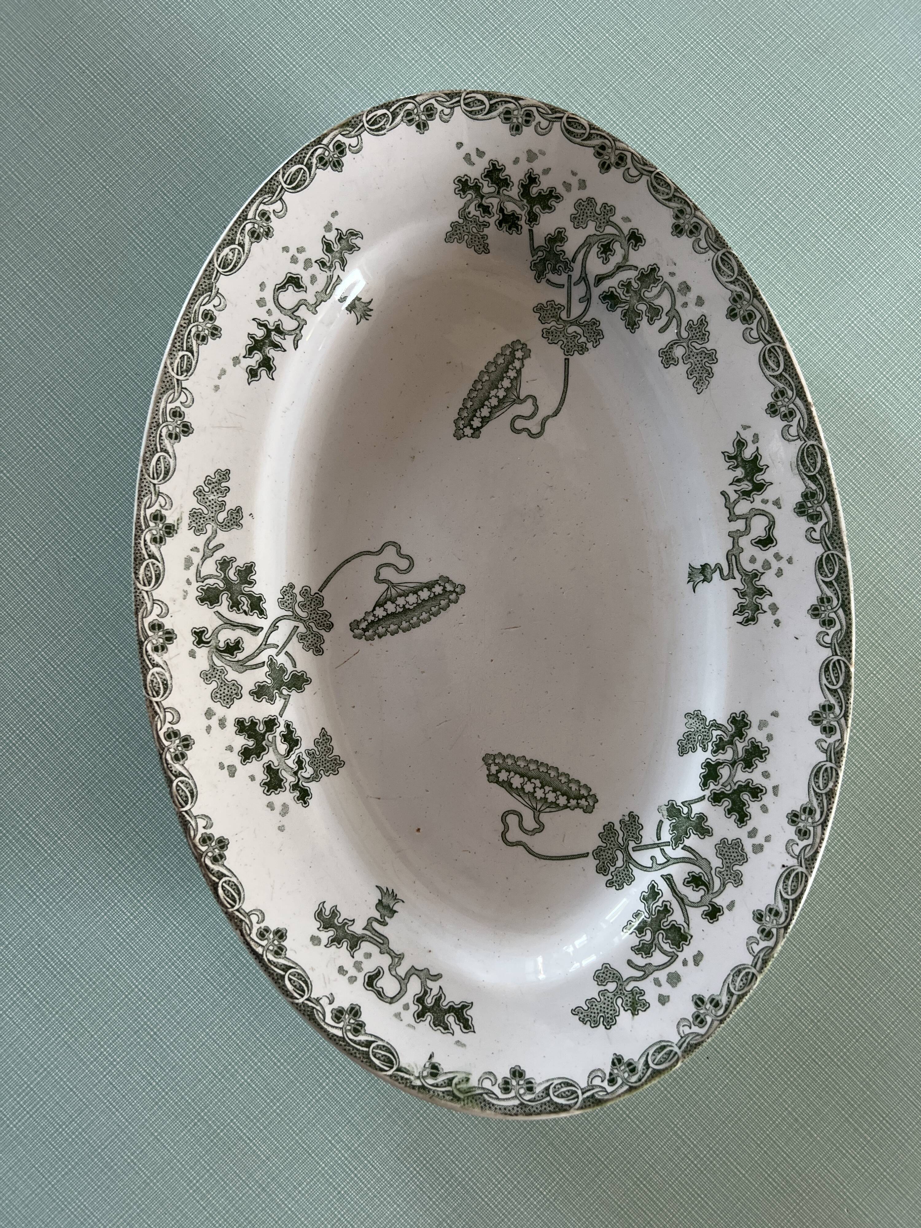 Plat ovale terre de fer fleurs Saint Amand