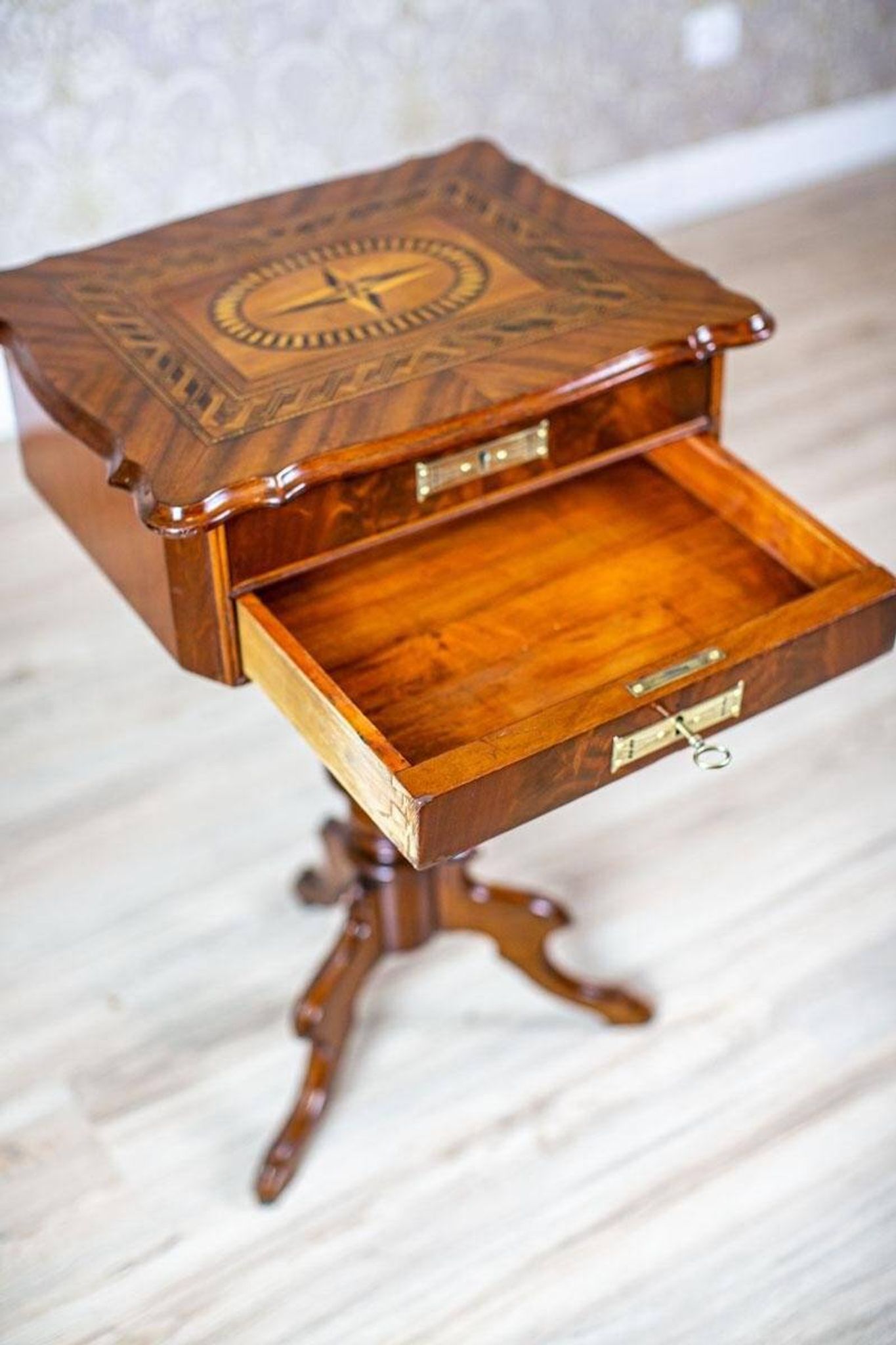 Table de couture antique Louis Philippe avec plateau marqueté, 1860