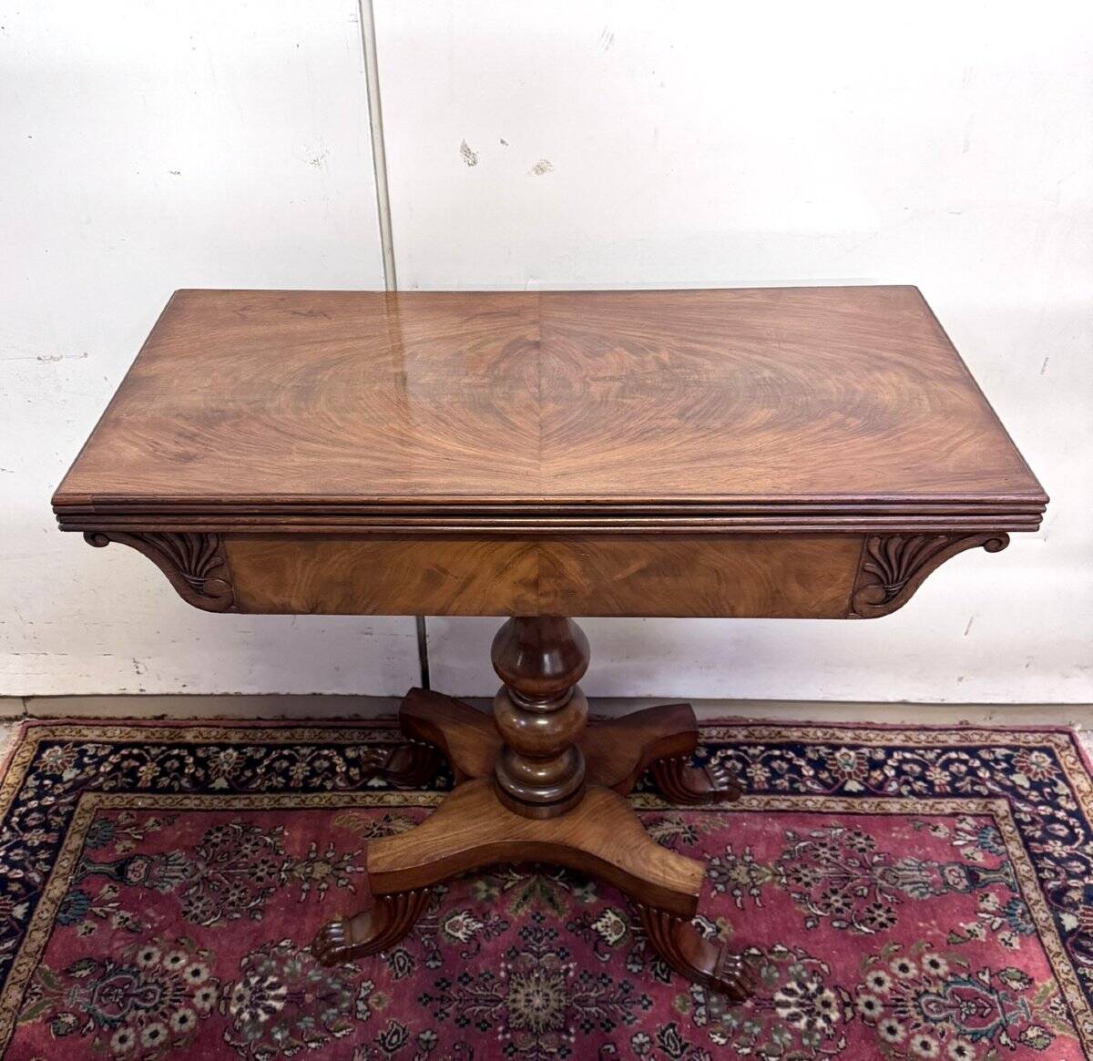 Angleterre XIXeme : table a jeux style Charles X en acajou blond