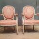 Paire de  fauteuil medaillon de style Louis XVI