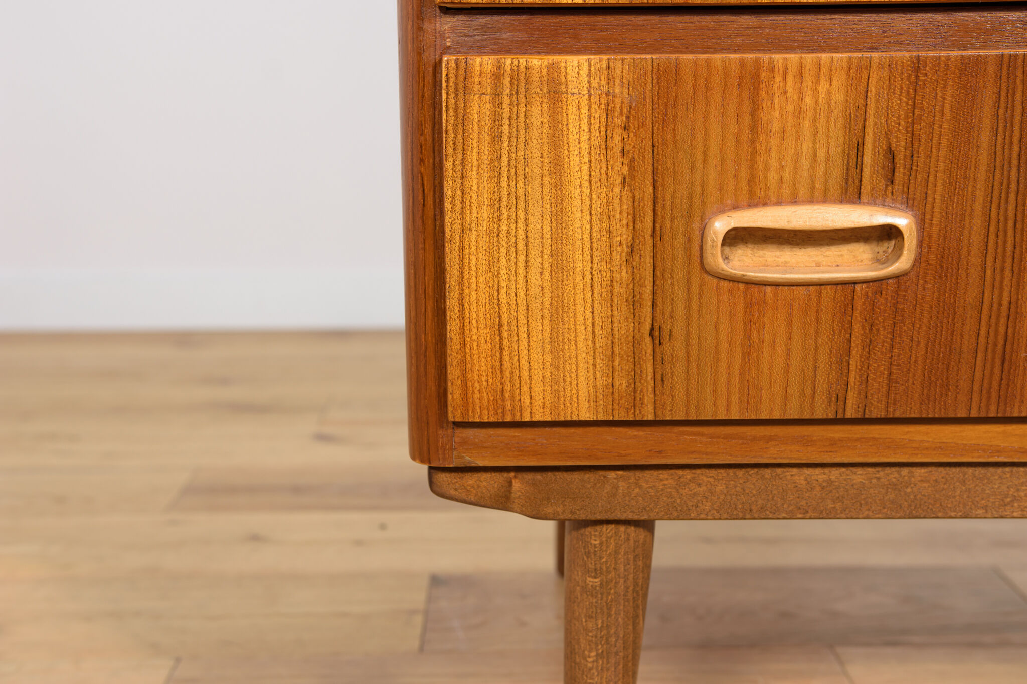Armoire en teck du milieu du siècle, années 1970