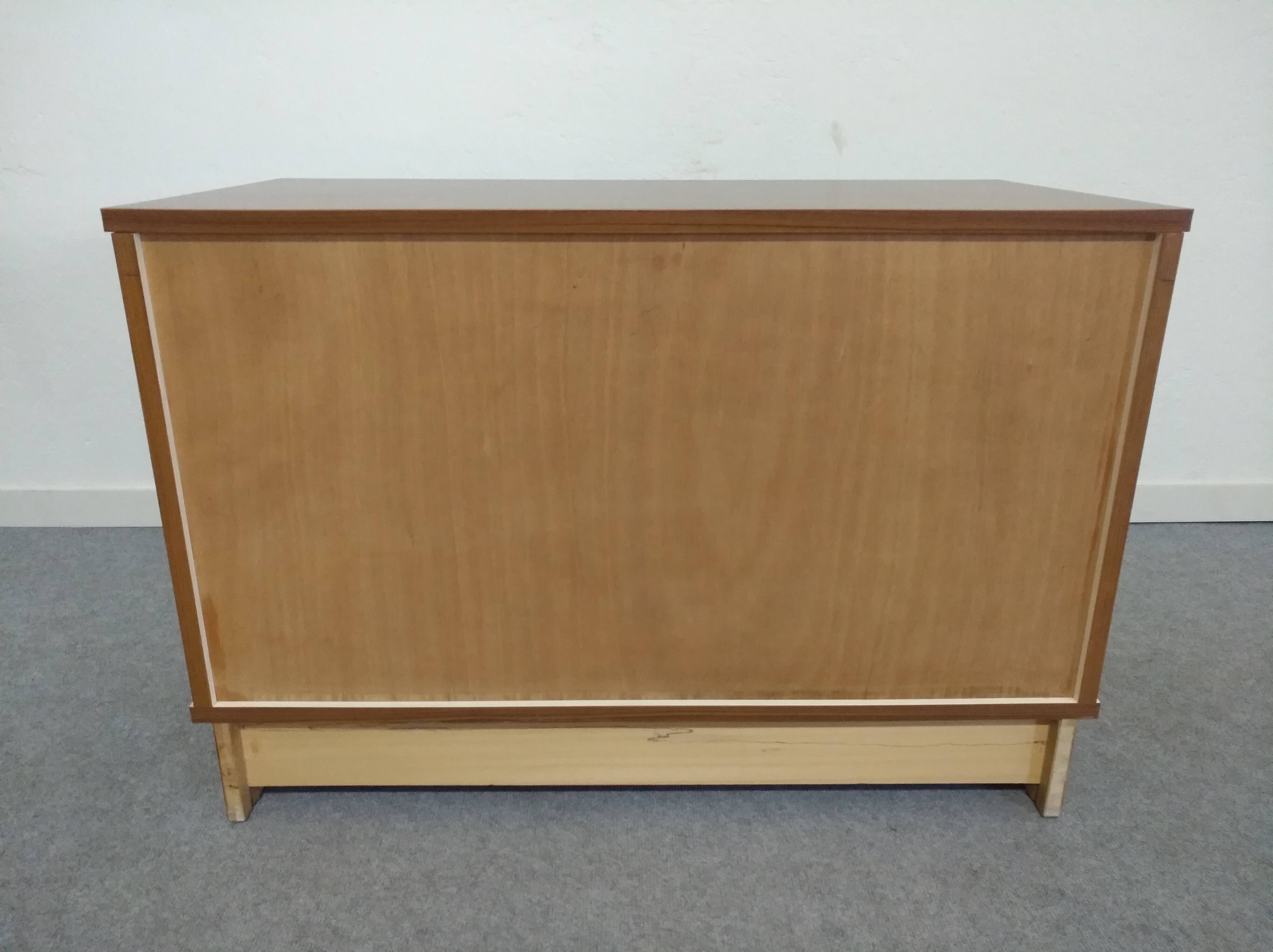Commode basse en placage d'acajou et satin blanc années 70/80