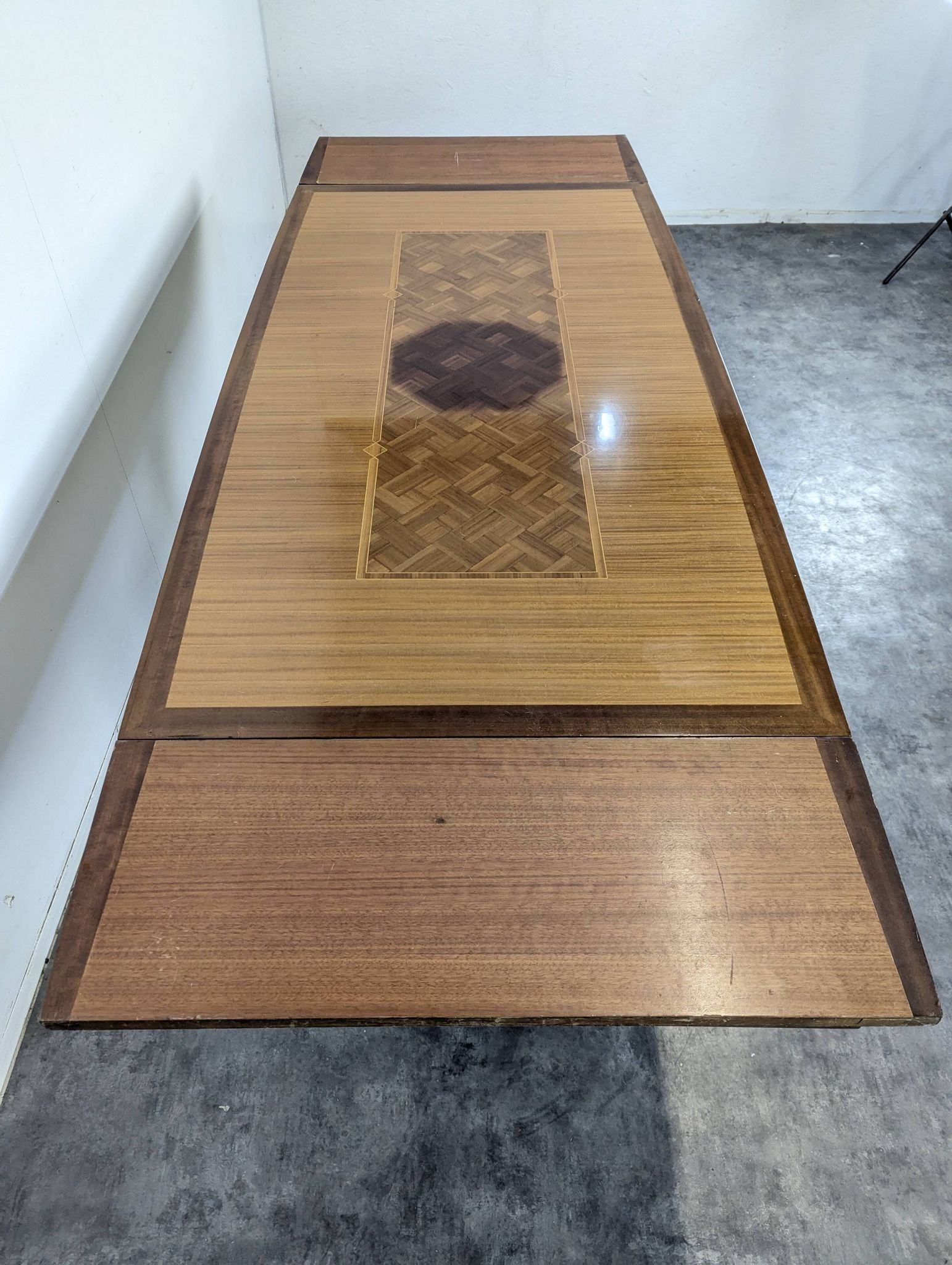 Polyester varnished table from the 1960s.