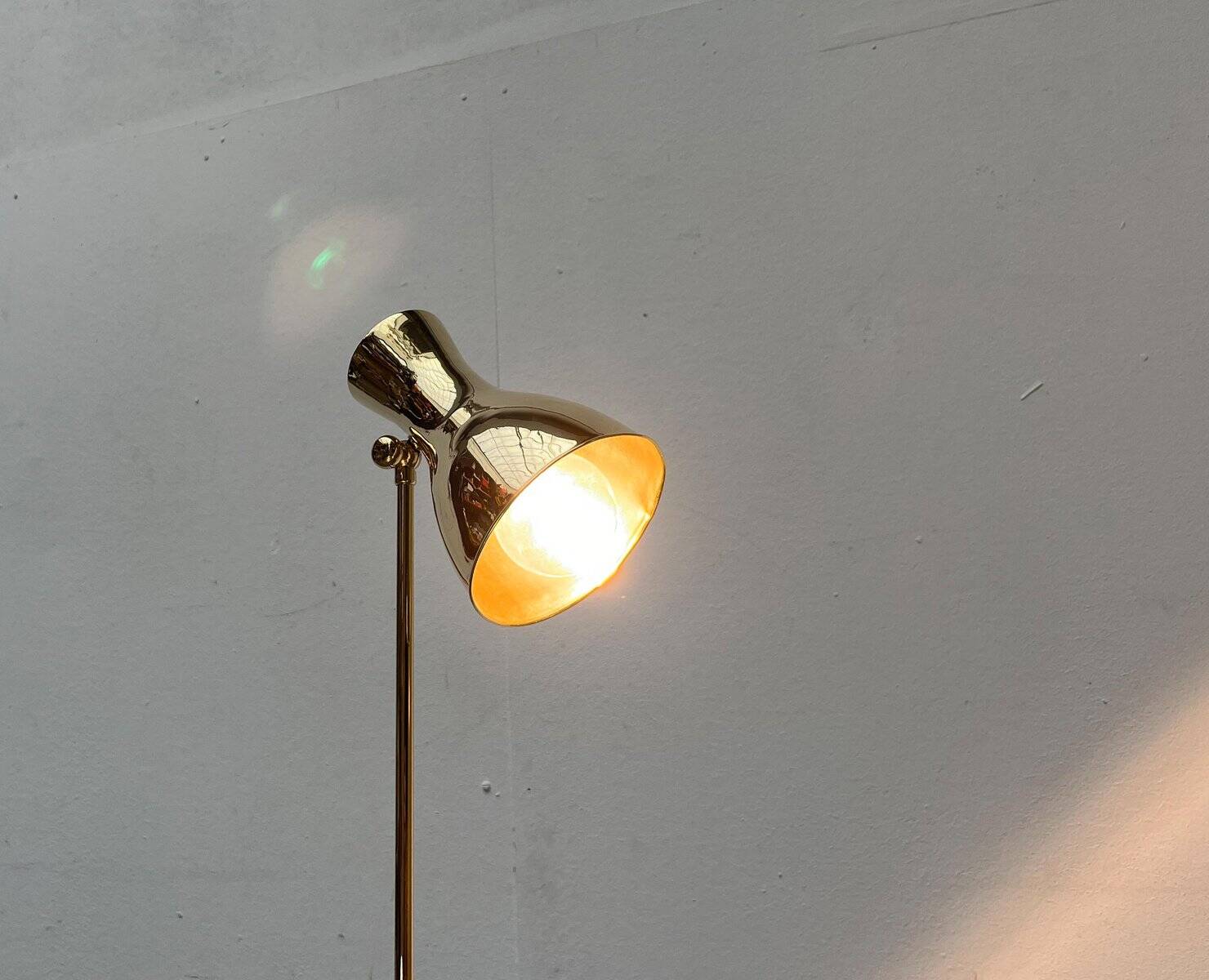 Minimalist brass floor lamp from the mid-century by Dieter Schulz for Wohnbedarf Ag, 1950s.