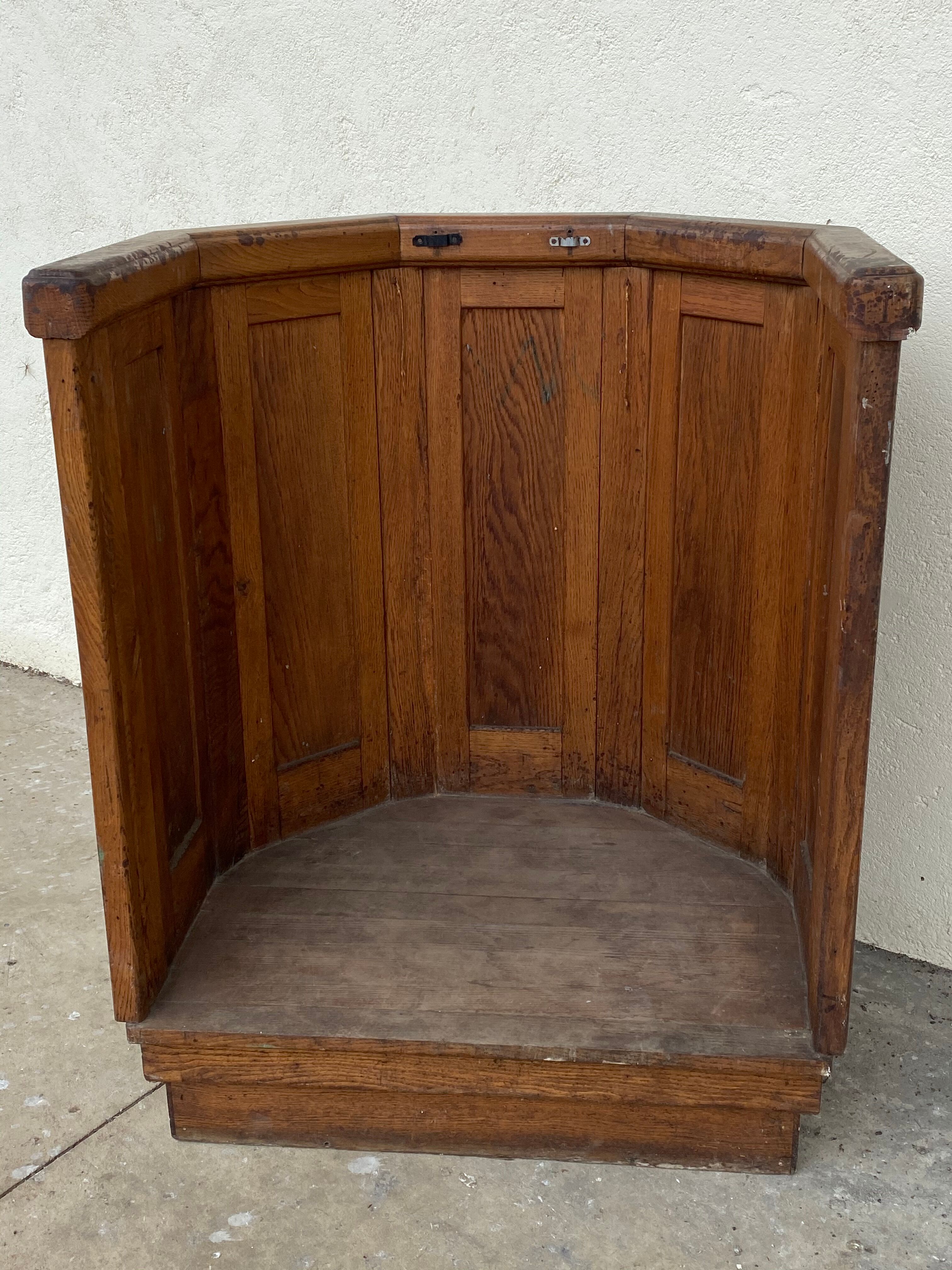 Chaire d'eglise en bois