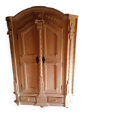 Armoire en pin massif