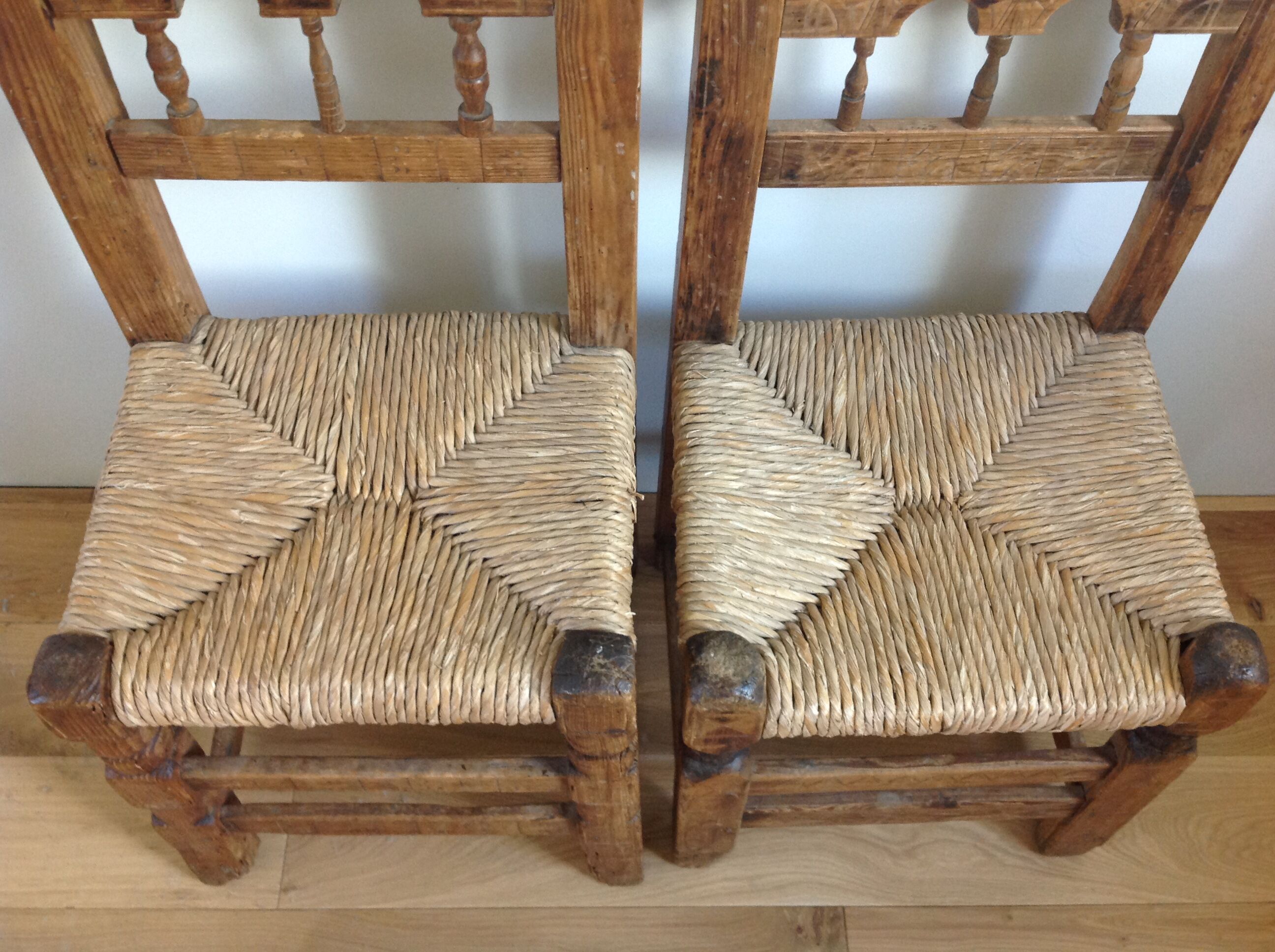 2 rustic chairs engraved in mountain folk art pine