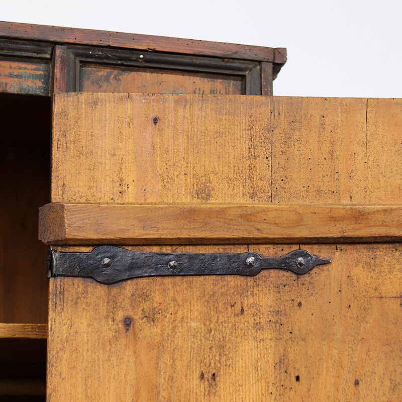 Cabinet de mariage peint en art populaire du XVIIIe siècle